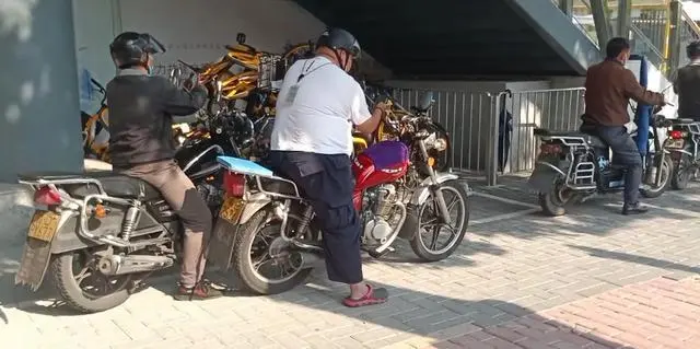 摩的佬的'团宠'-豪爵GN125