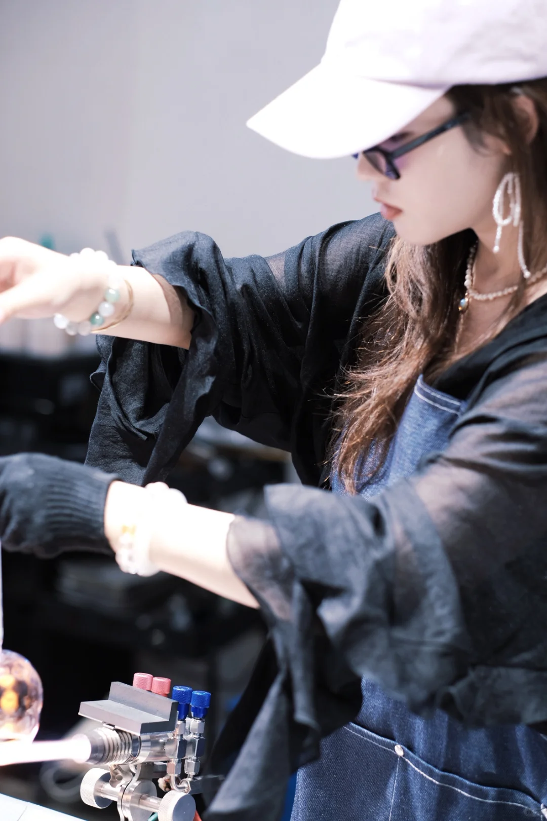 景德镇烧玻璃，做出了人生酒杯～?