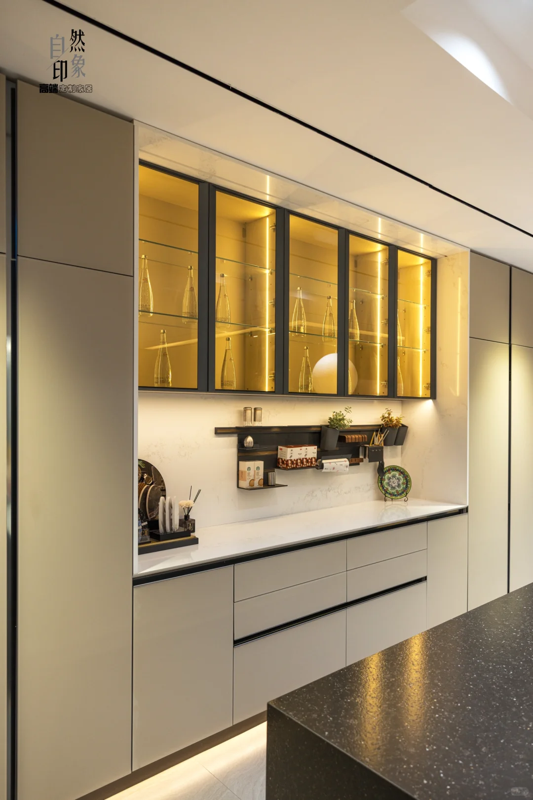 微晶玻璃橱柜，防潮防腐耐油污好打理～