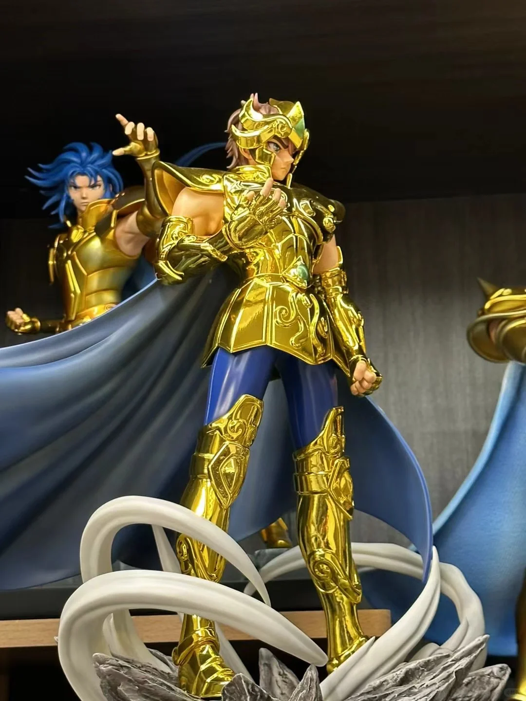 惊呆我了，朋友家地下室还藏着一套“房”