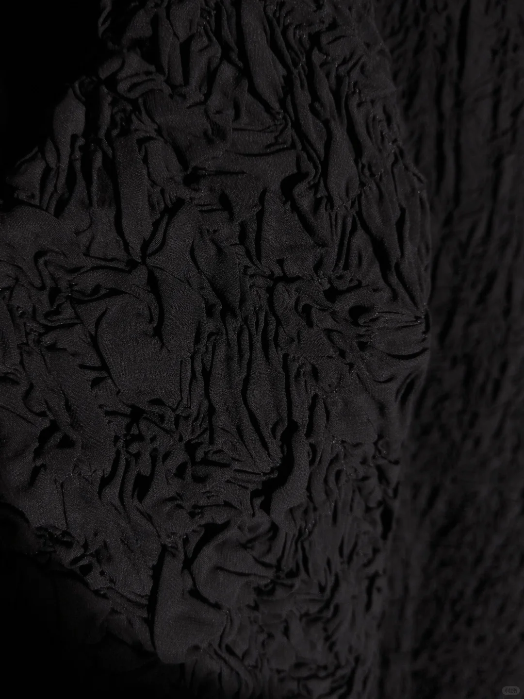8元小众设计肌理感面料｜暗黑乱褶