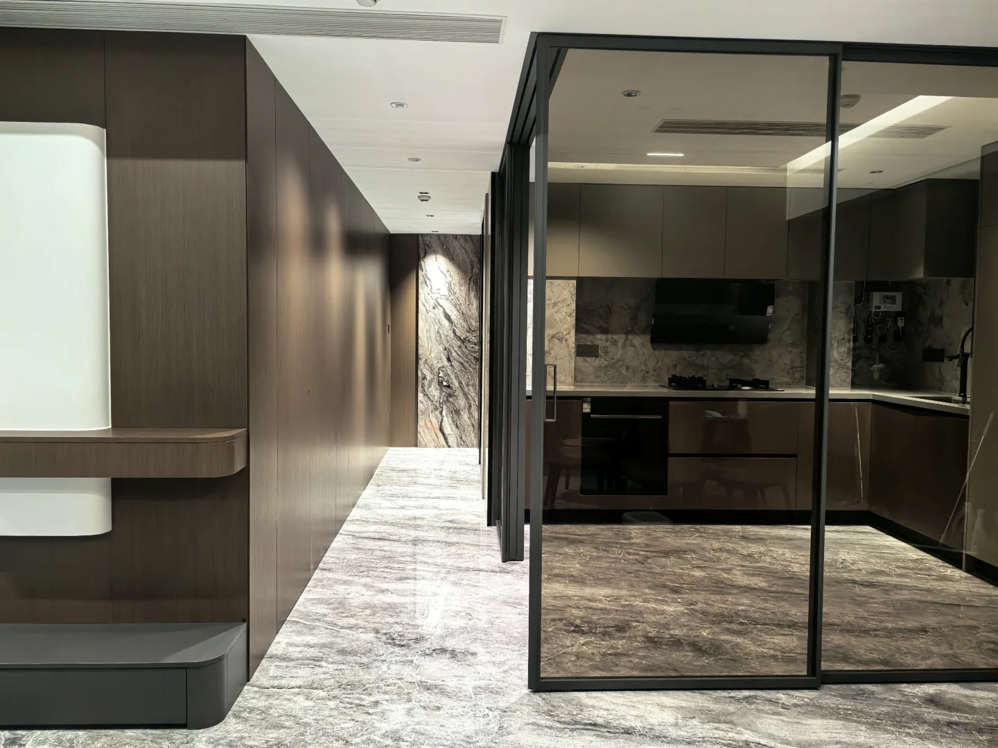 我真的厨房！我的护墙板！