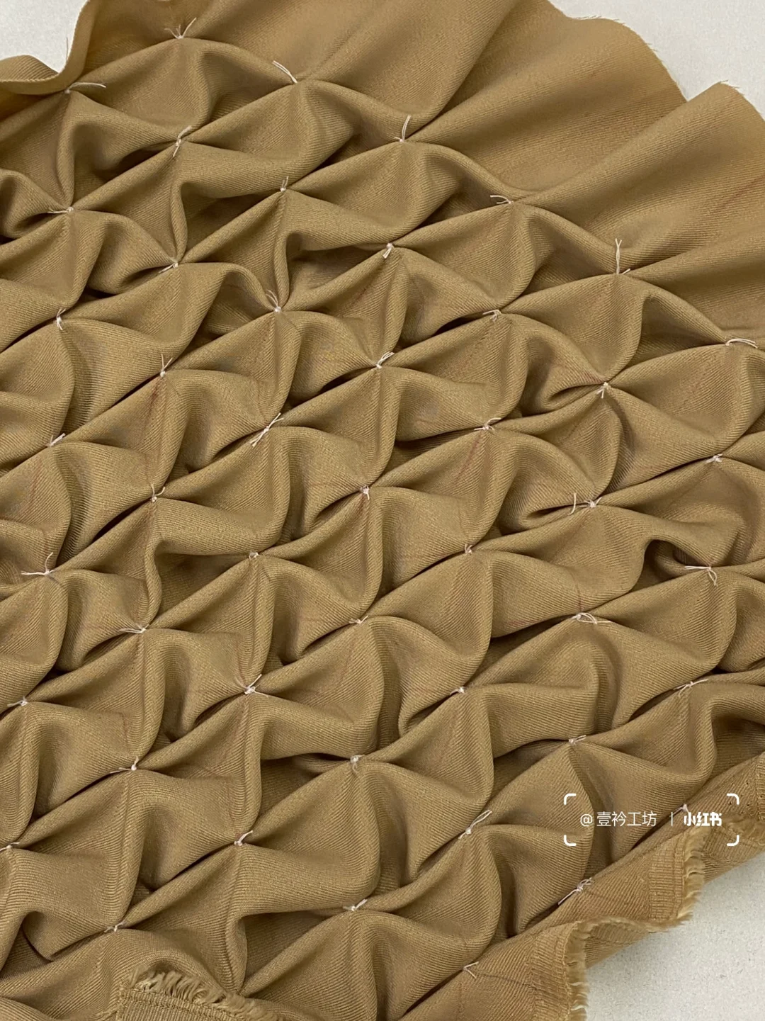 面料改造｜缩褶绣全家福?