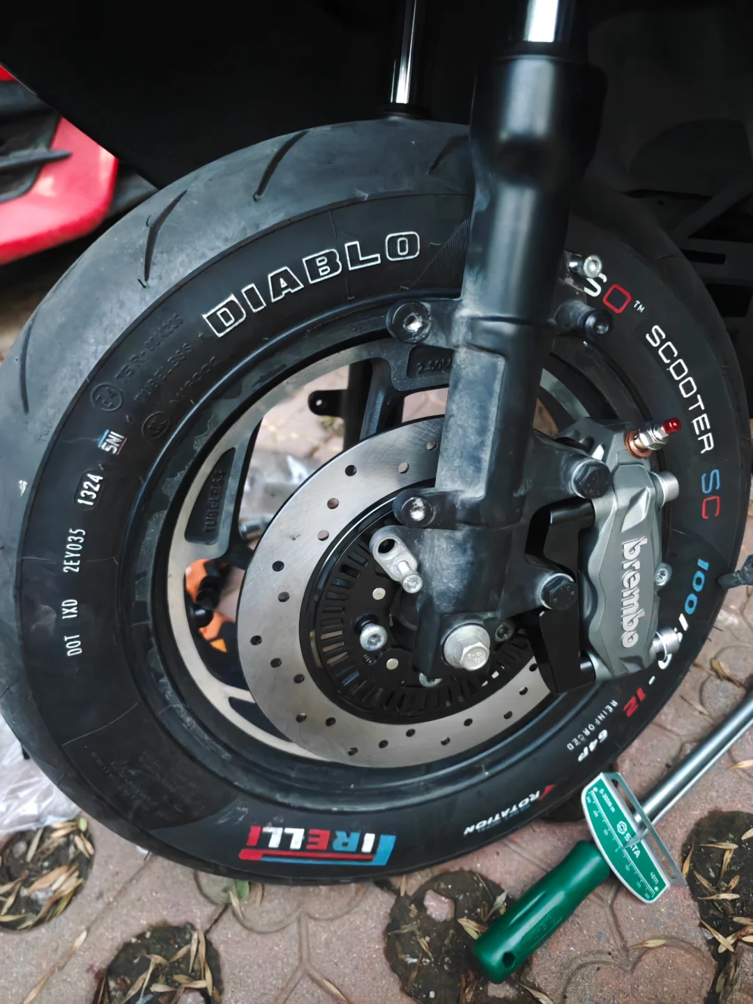 极核AE8换前卡钳