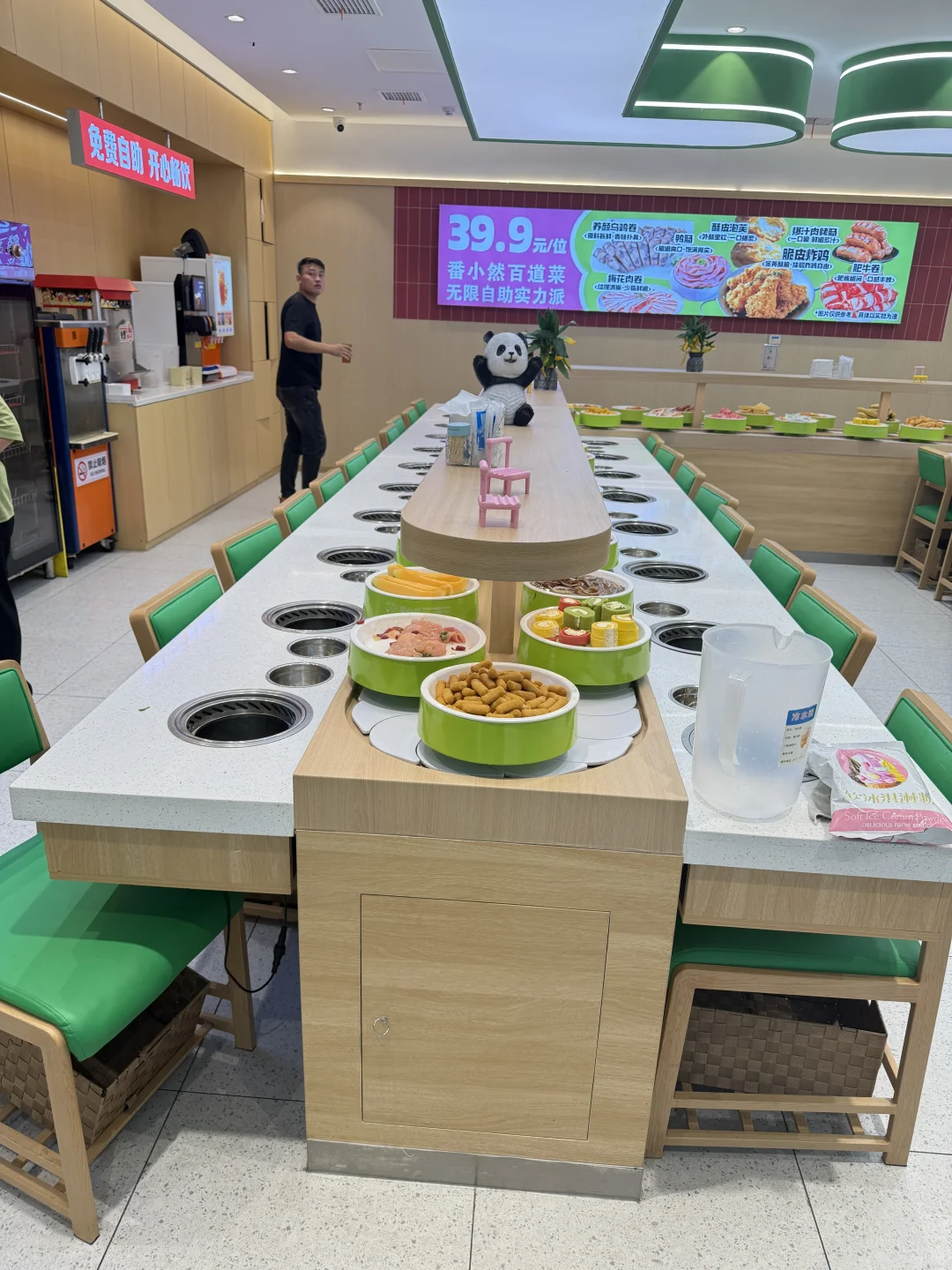 众多品牌合作的旋转火锅设备工厂的优势在哪