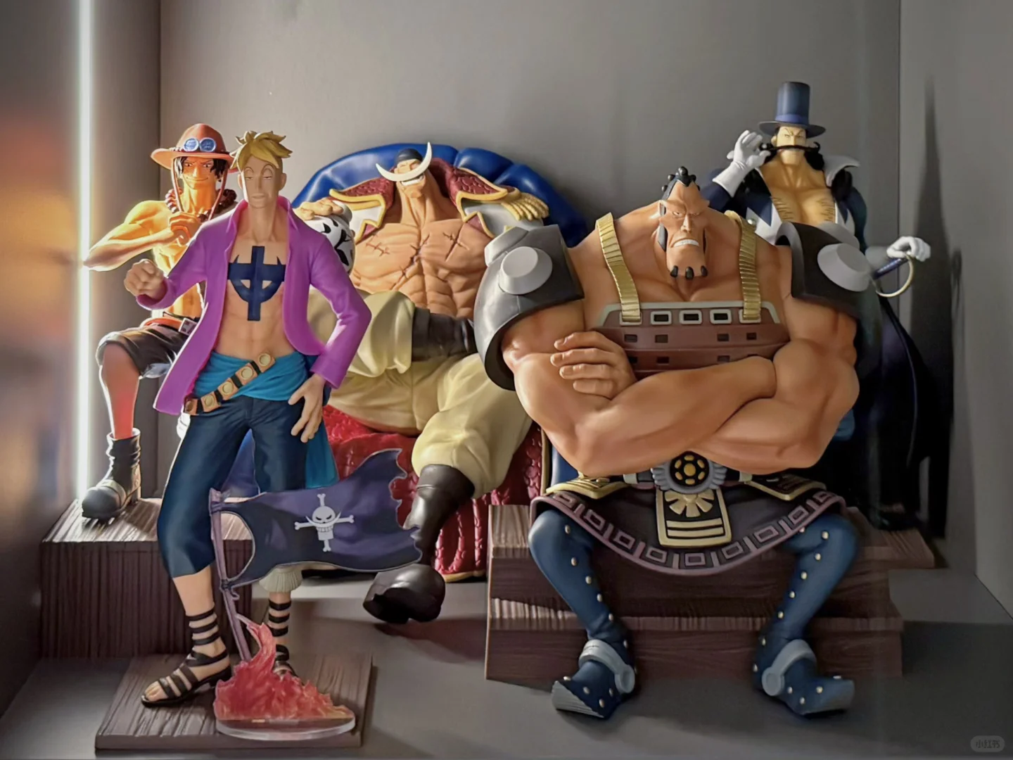 我的海贼王手办收藏（客厅柜）持续更新中……