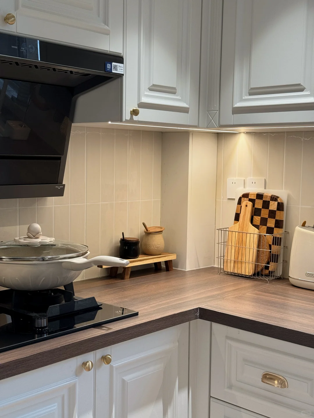 我妈说：“厨房不大，被你装的挺好看” ?