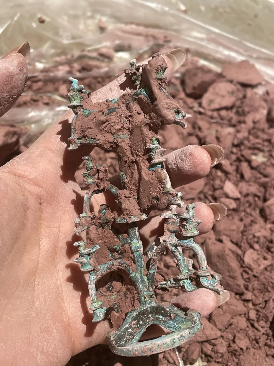 三星堆青铜神树出土过程全记录（挖土盲盒版