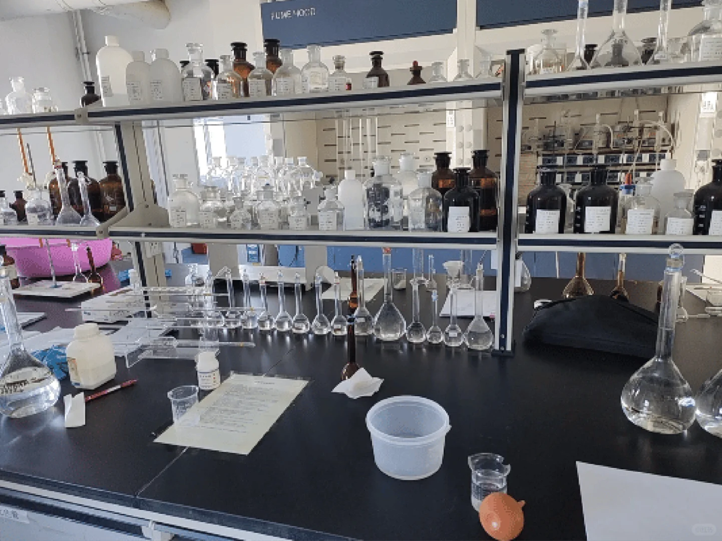 酷酷用瓶，疯狂洗瓶.《今日小王加班实录》