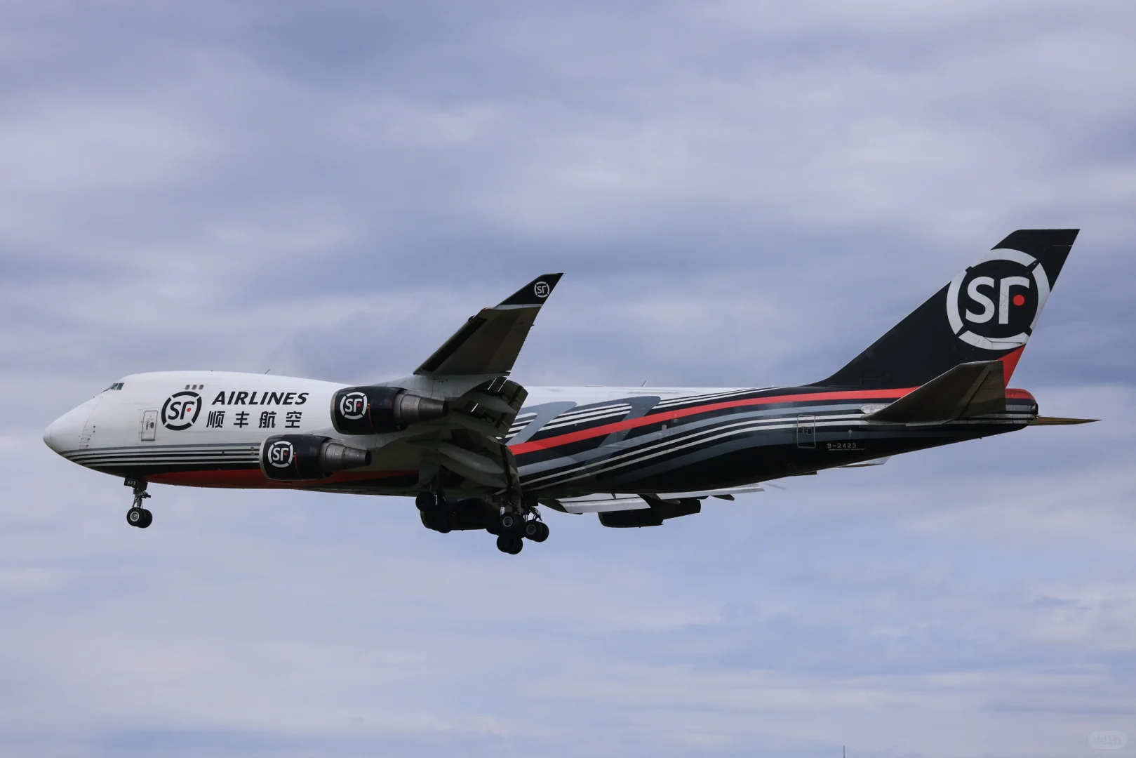 同一天的顺丰航空747和757，暴雨前后