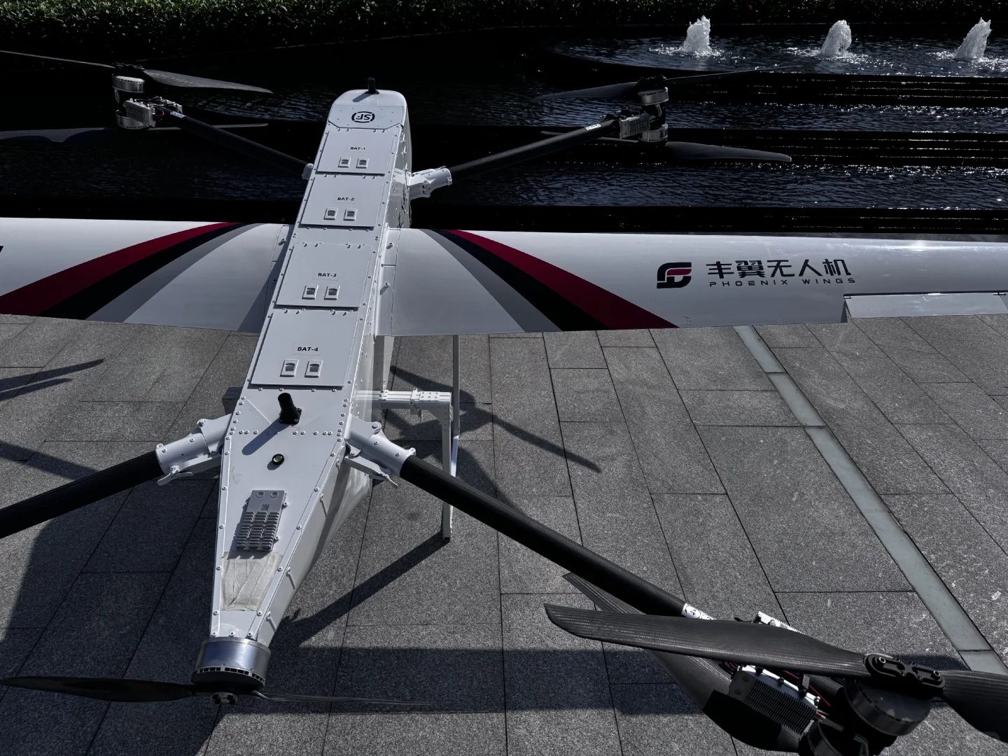 新款无人机_快递的未来