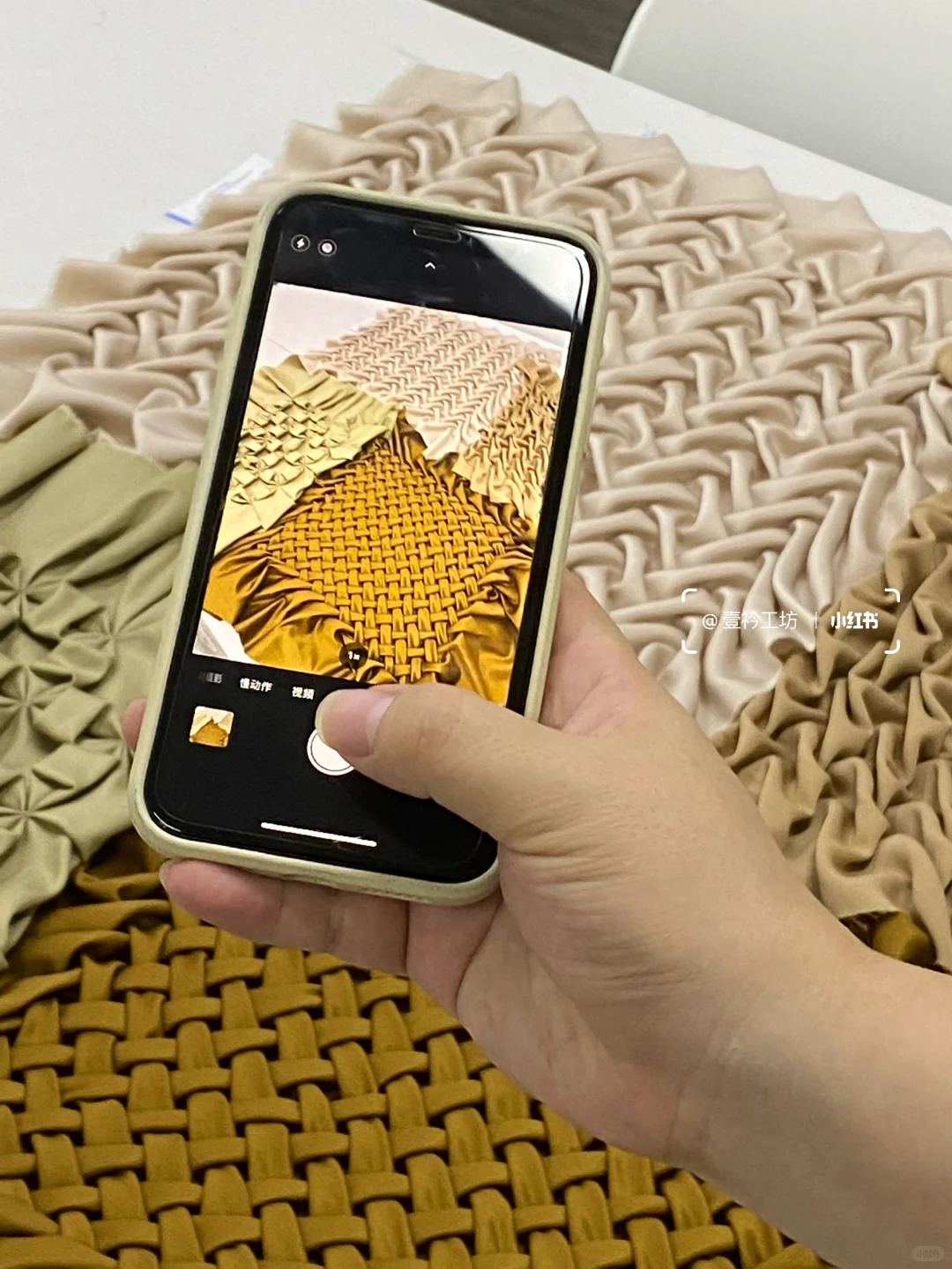 面料改造｜缩褶绣全家福?