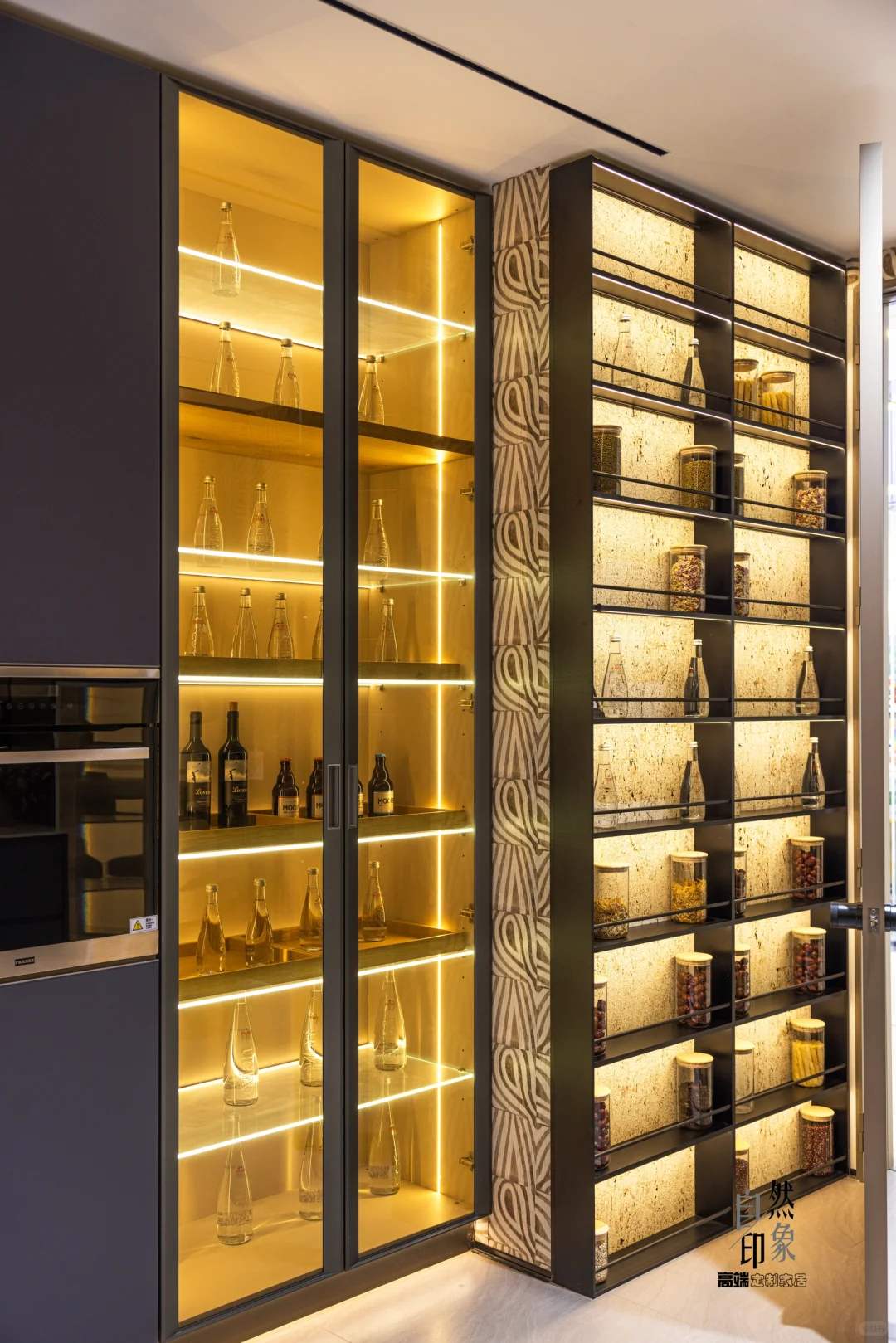 微晶玻璃橱柜，防潮防腐耐油污好打理～