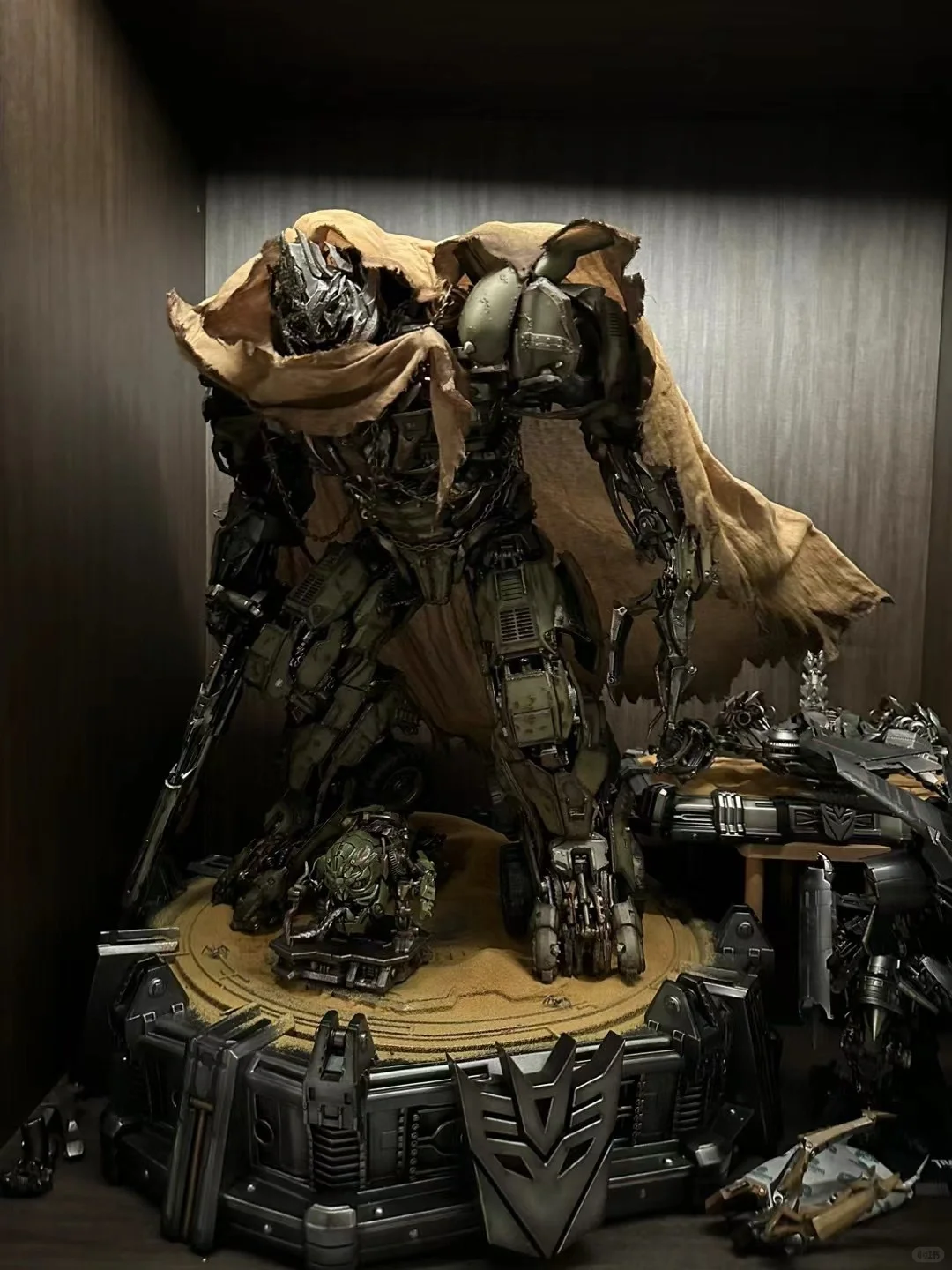 惊呆我了，朋友家地下室还藏着一套“房”