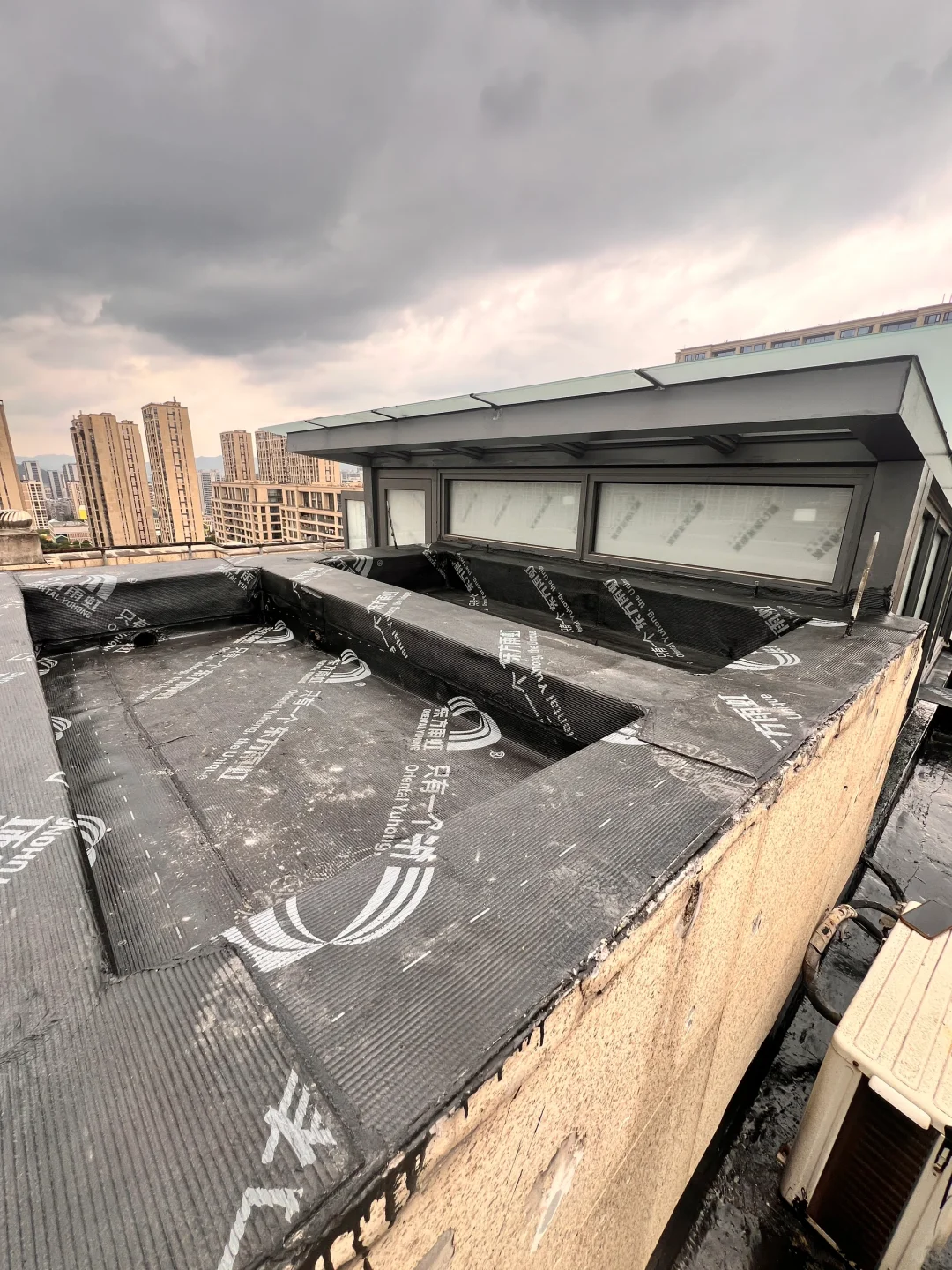 屋顶防水严谨老爹来了之后让我多花了 2w ?