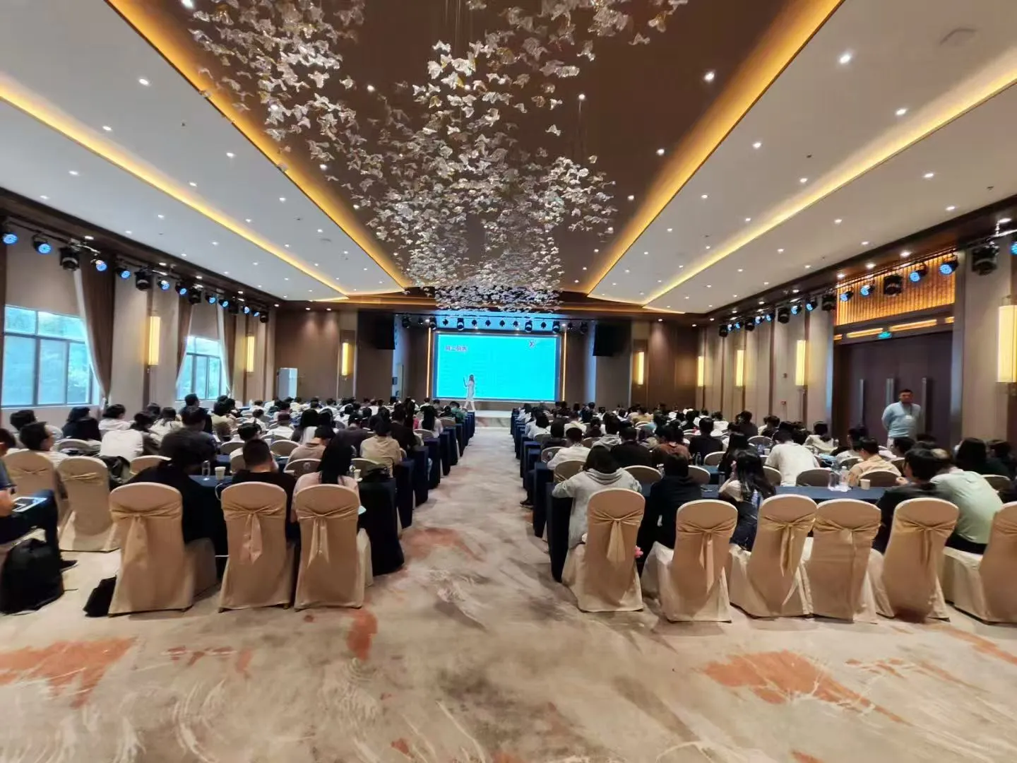 济南~展会充场会议充场开业充场凑人气充场