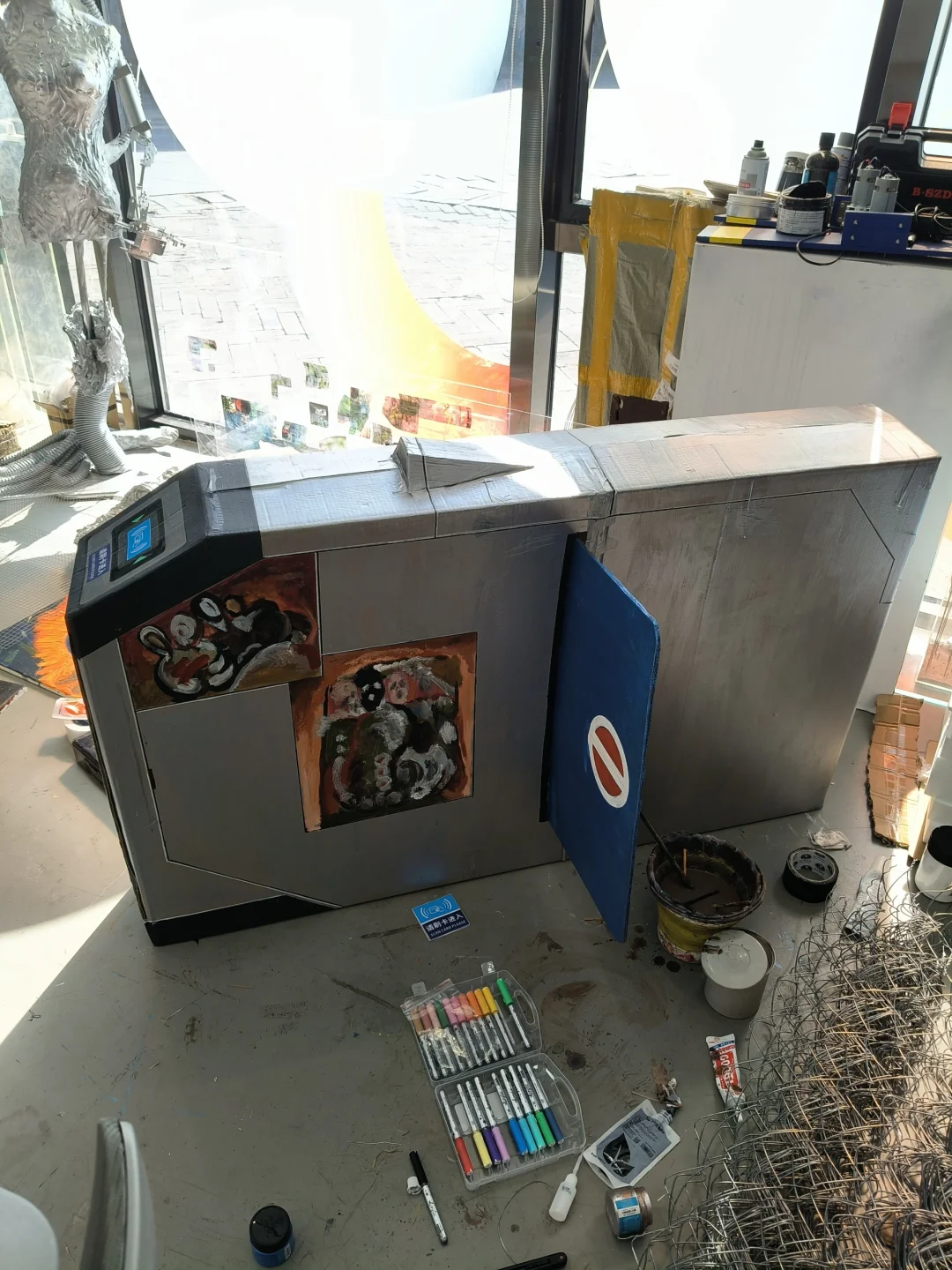 徒手制作安检闸机并在上面画画