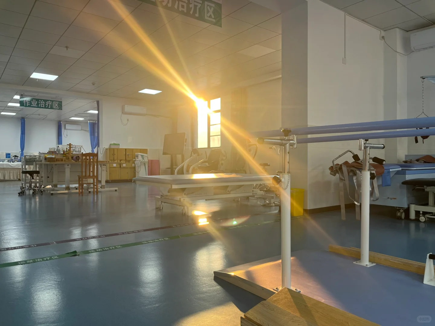 早晨八点半的康复大厅 好像一切都充满希望