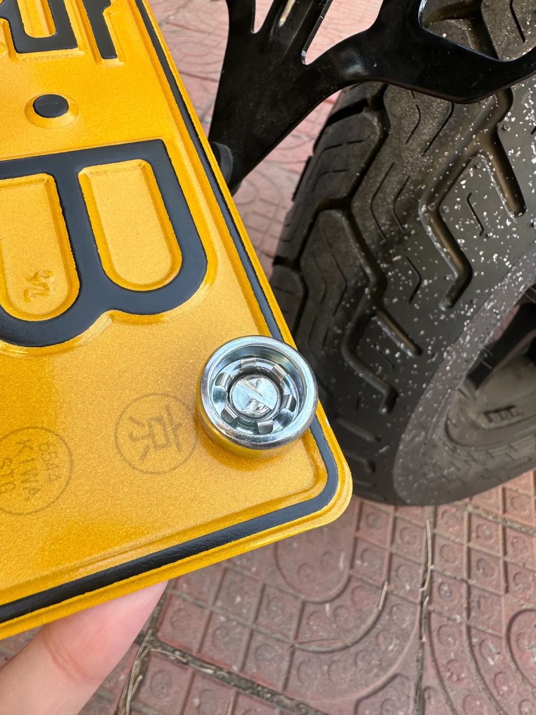 把四个开花防盗螺丝正反两面装✅砸都砸不掉