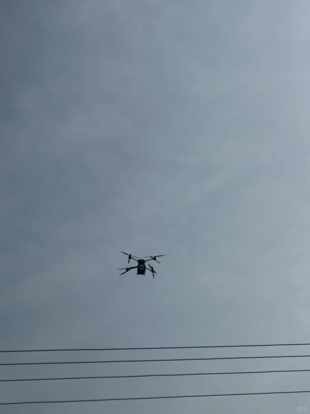 哈？新都乡坝头都用无人机送快递了！！？