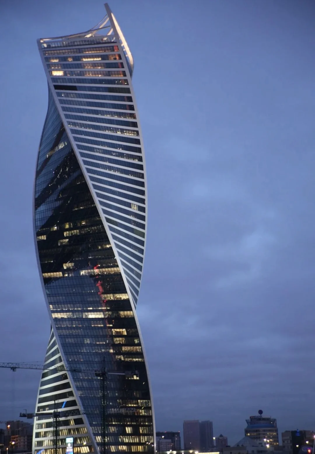 独特建筑的魅力：扭转建筑设计之美