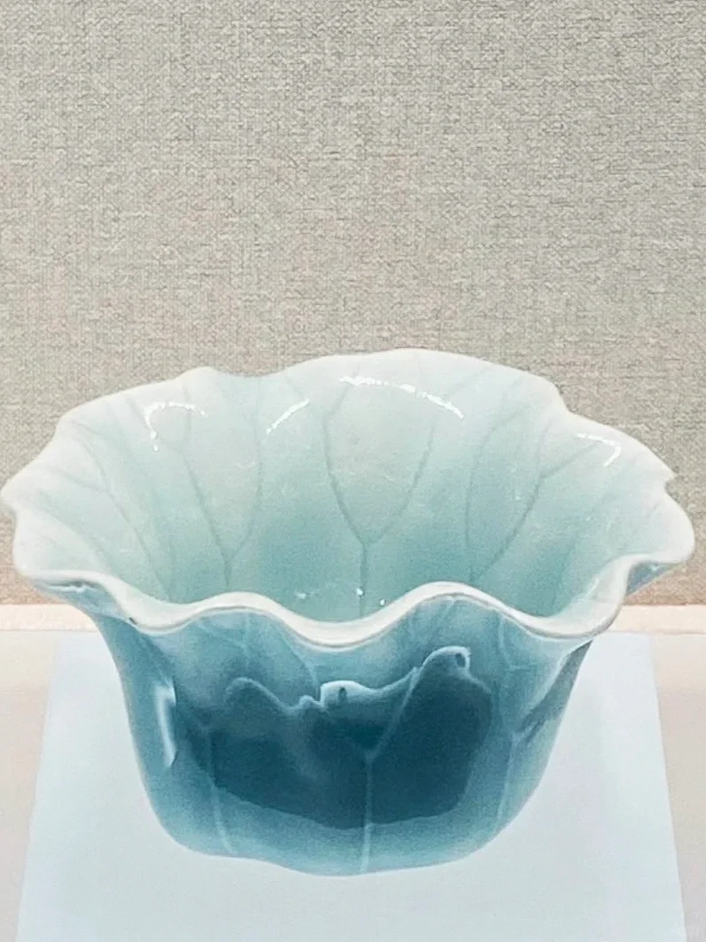 瓷器国宝之——东青釉荷叶纹杯