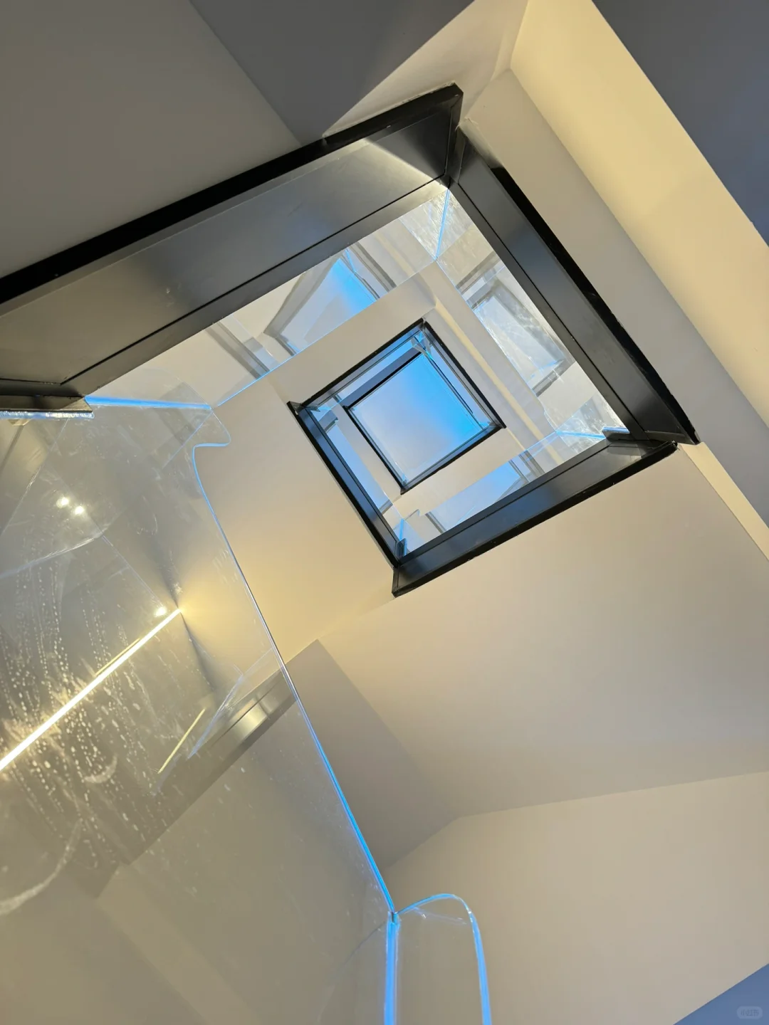 爸妈装的玻璃走廊