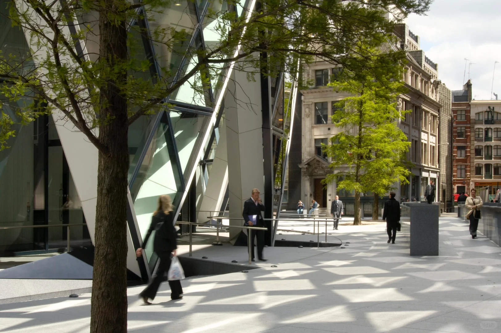 More details 嘎嘎干净的玻璃幕墙