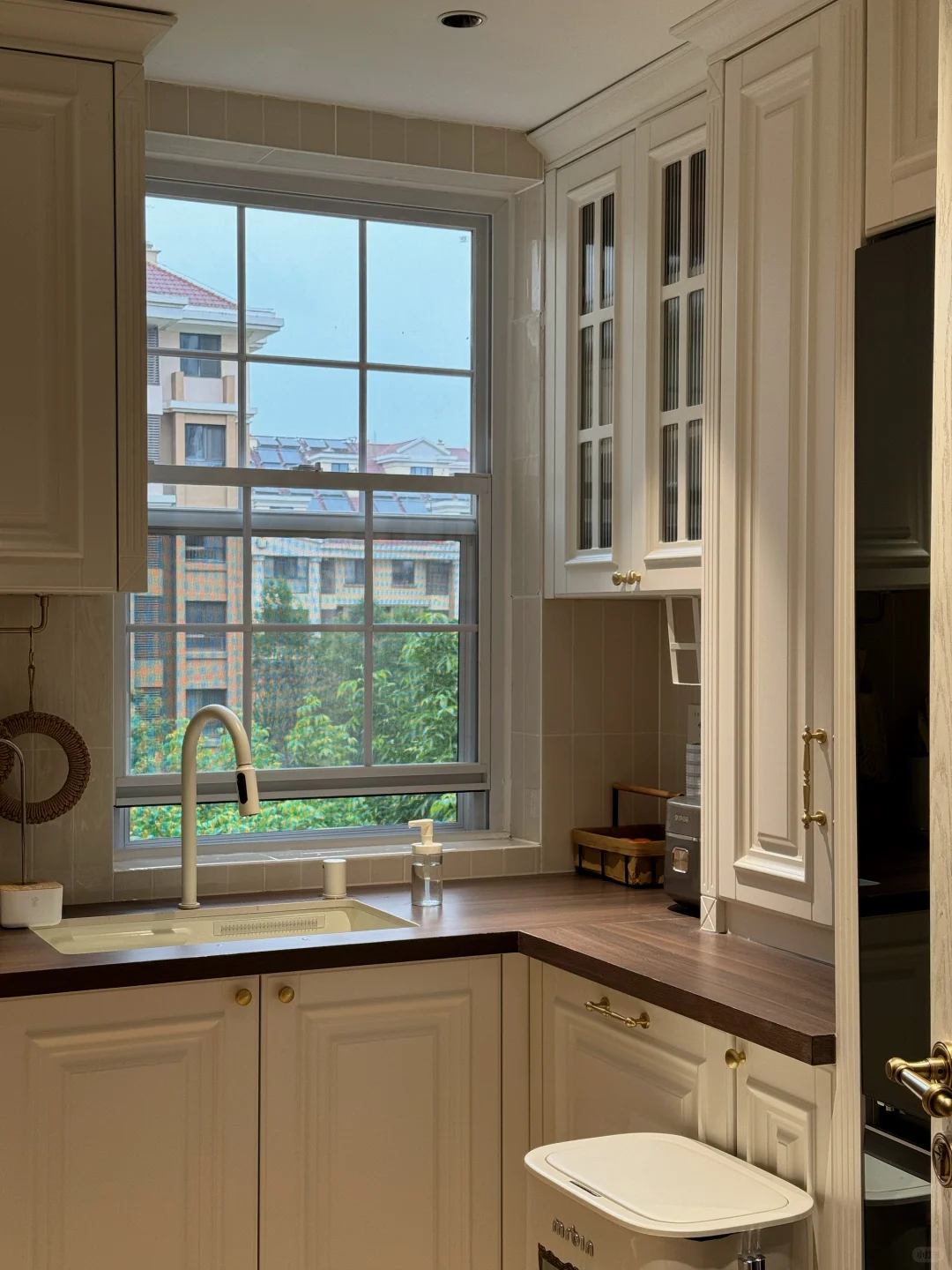 我妈说：“厨房不大，被你装的挺好看” ?