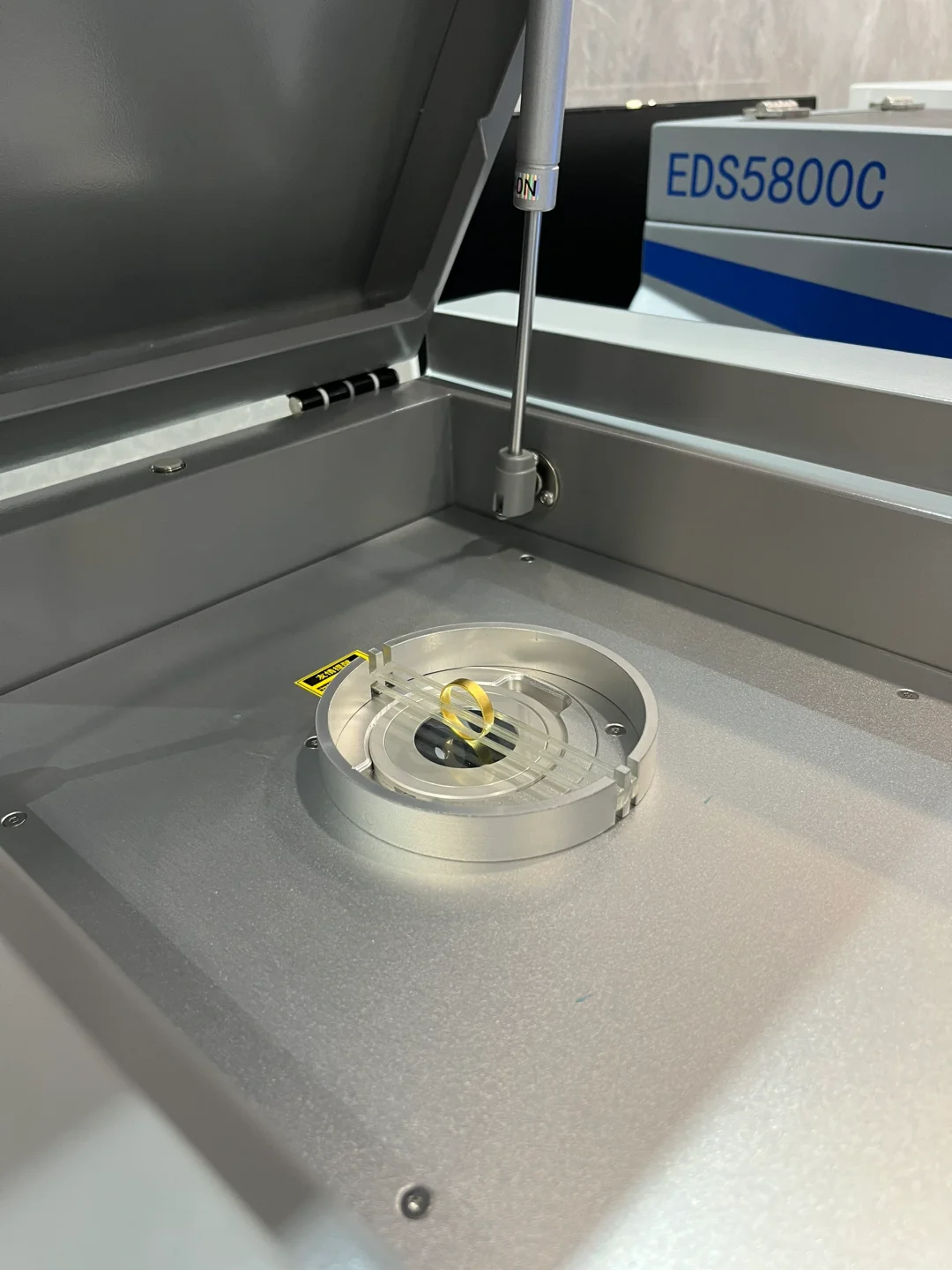 顶配光谱仪，误差只有0.01，精度极高