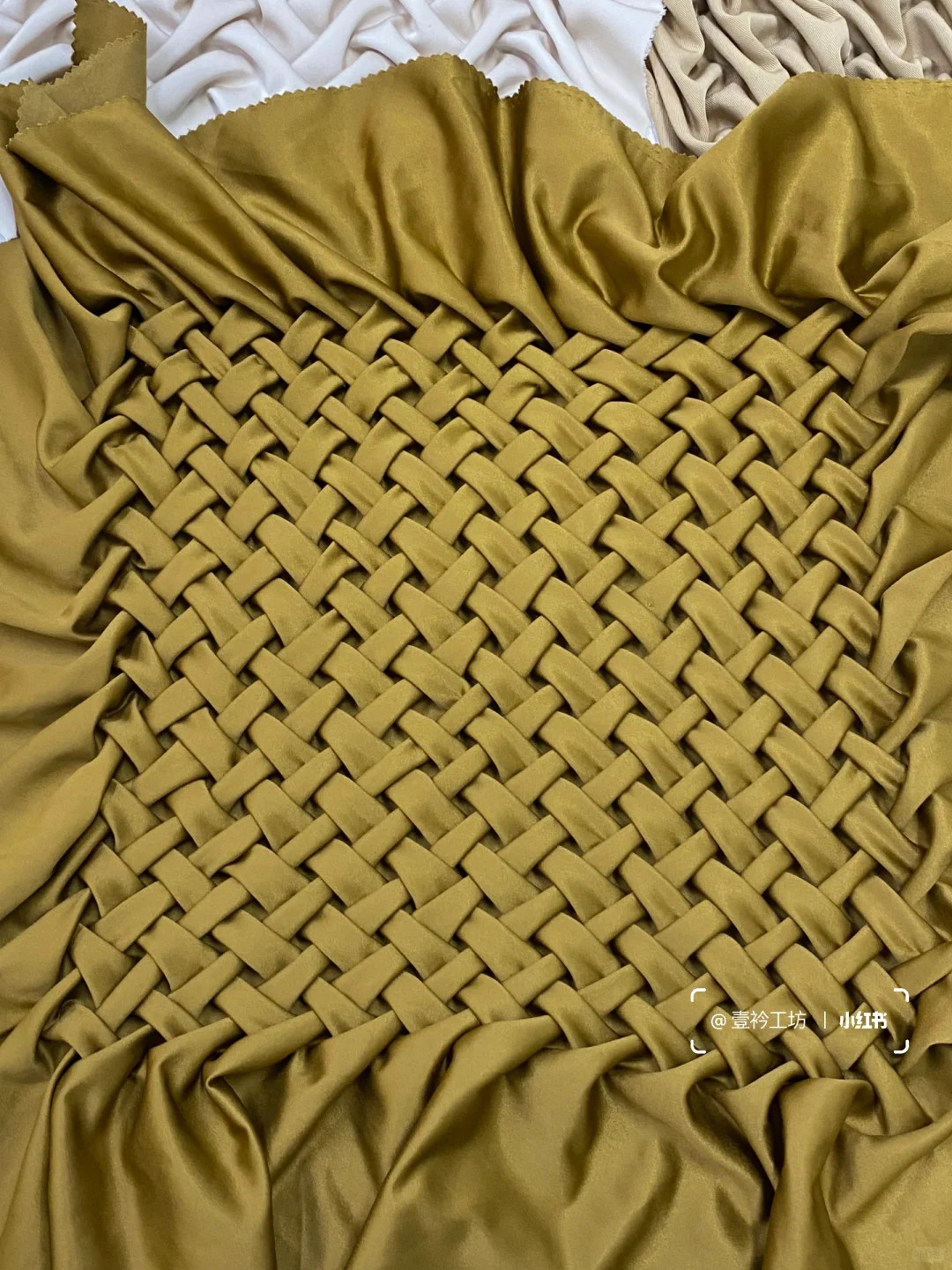 面料改造｜缩褶绣全家福?