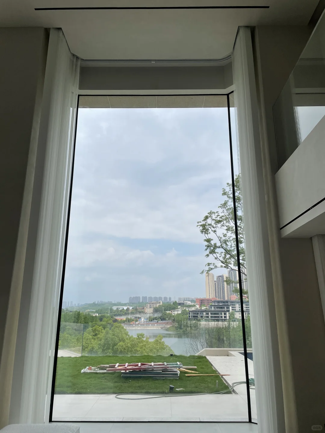 外看云，内看景，一片玻璃两面都是宝