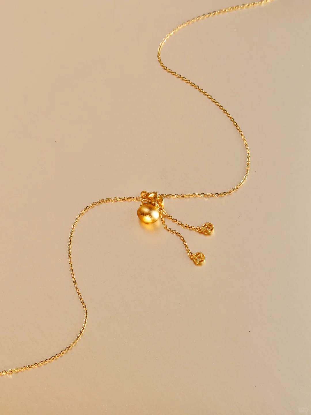 用简单小道具也能拍出好看的项链