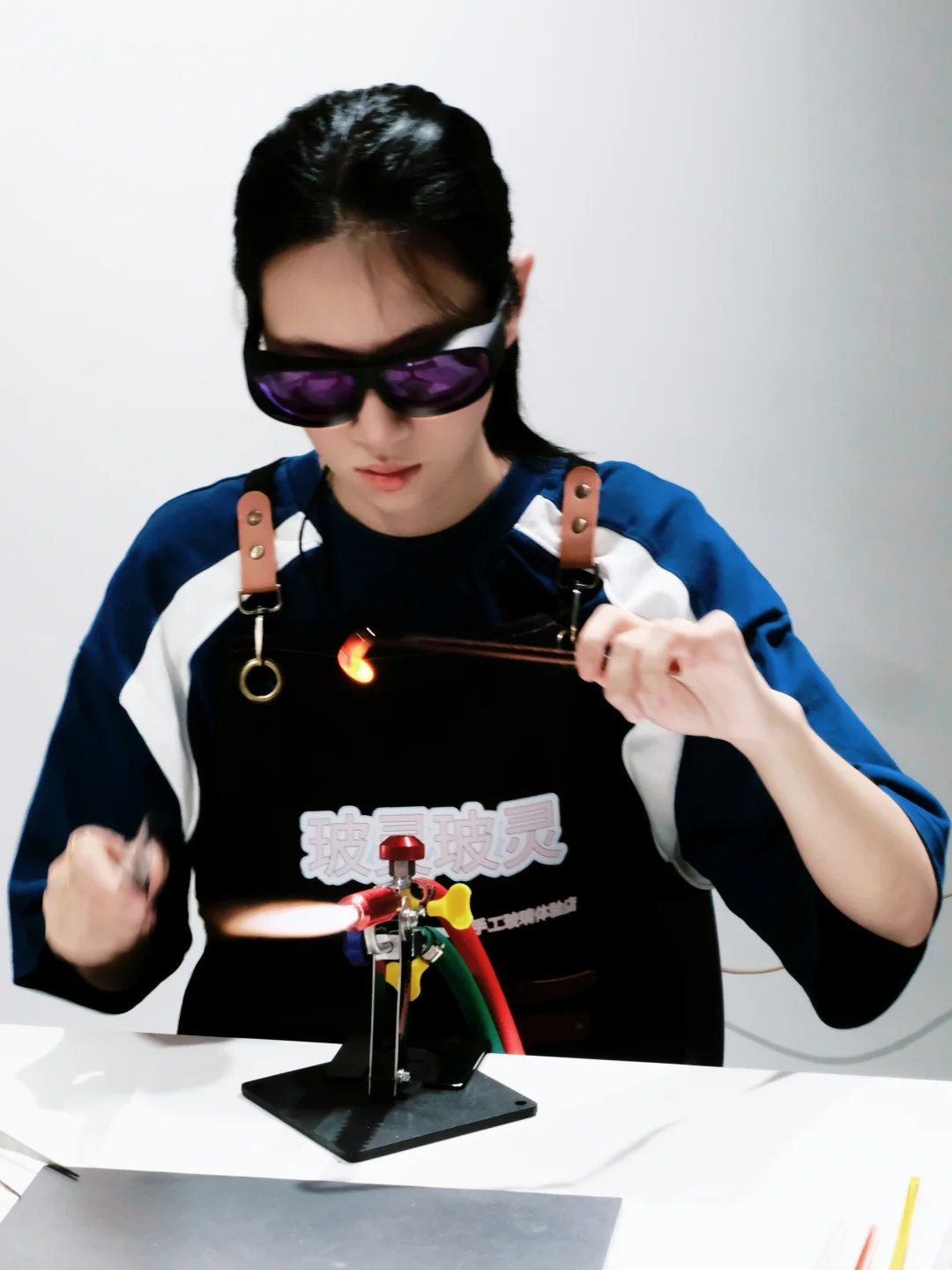 烧玻璃 拿陶瓷 探新店 喝茶 聊天