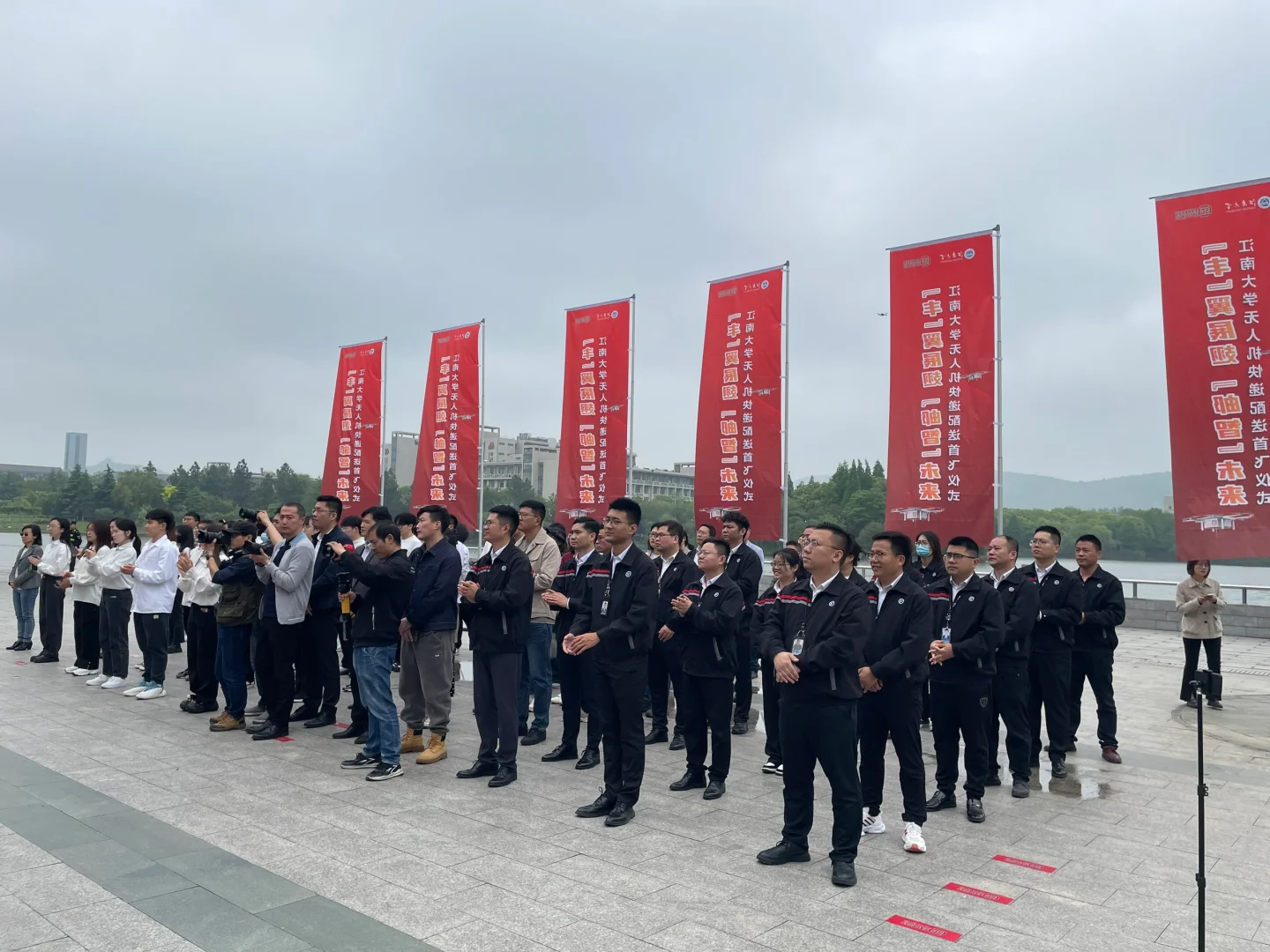 江南大学无人机快递配送首飞仪式