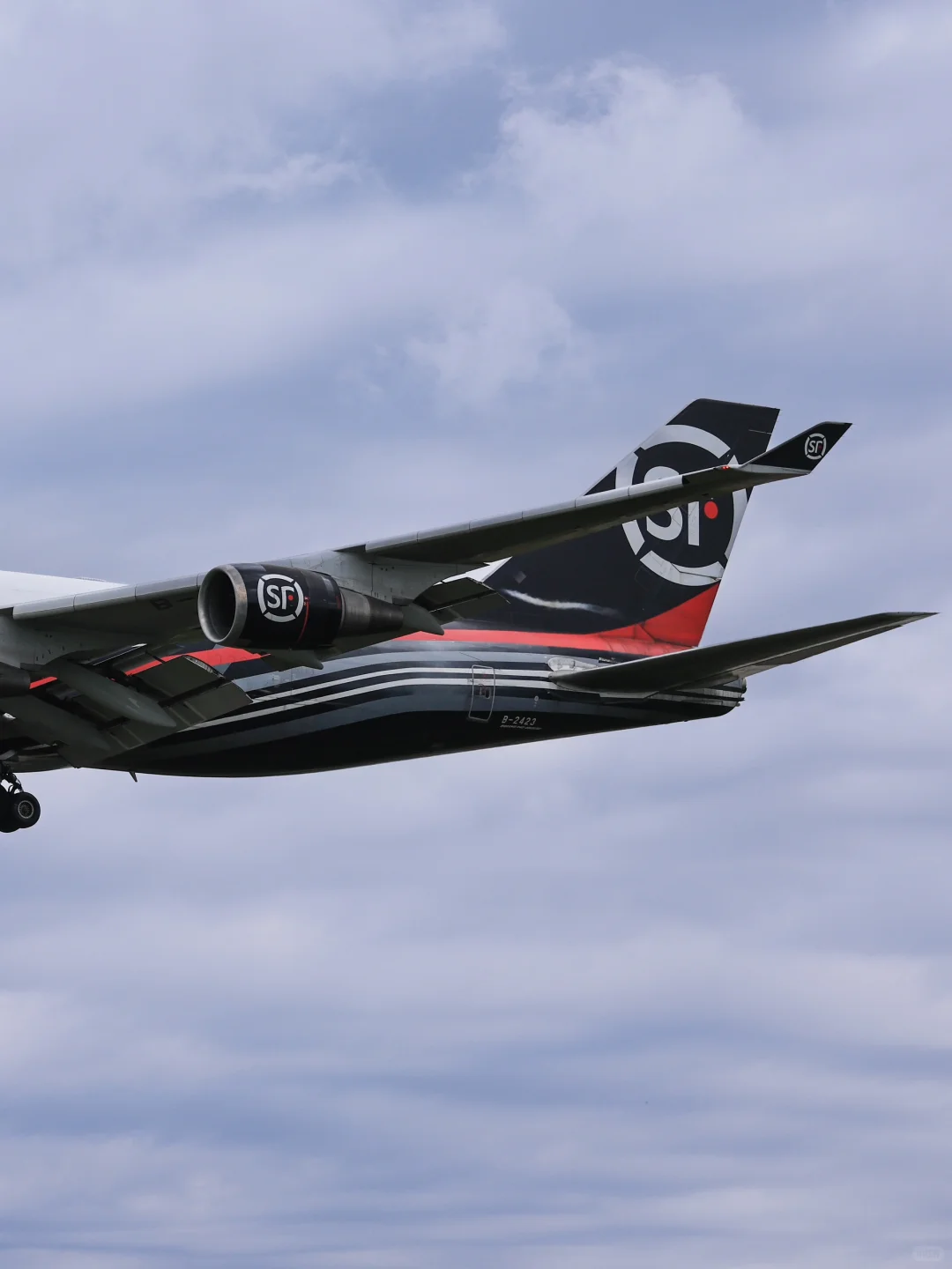 同一天的顺丰航空747和757，暴雨前后