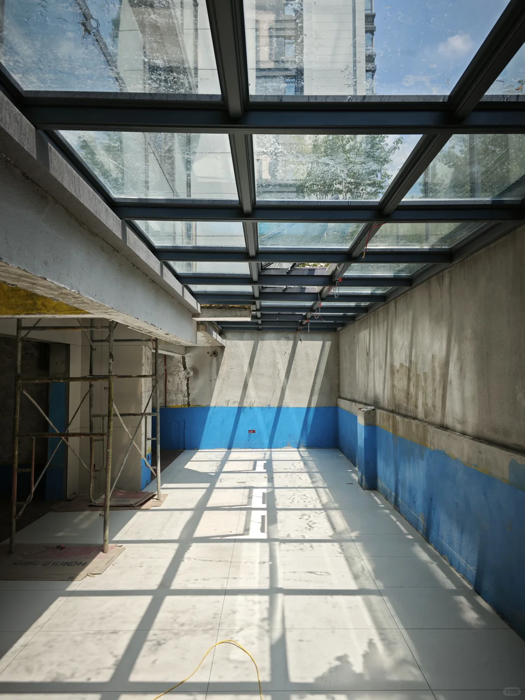 这个玻璃屋顶真是惊艳到了！