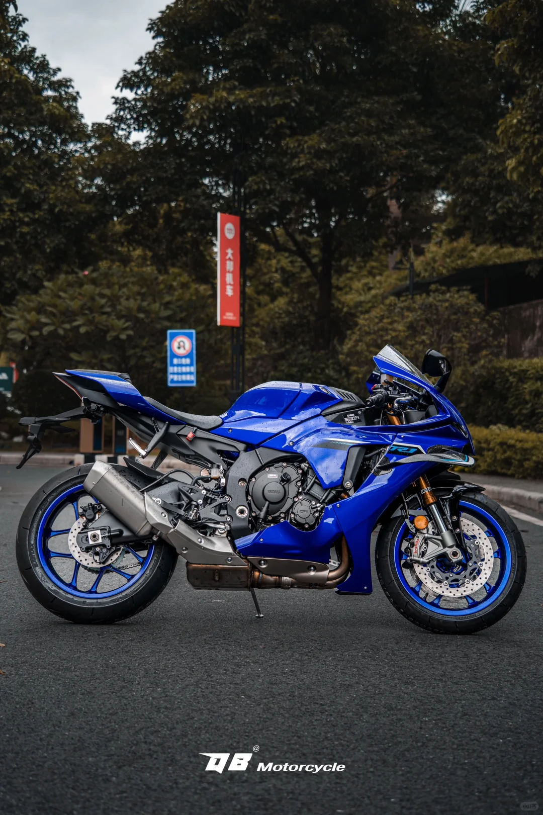 2025款雅马哈R1实拍?赛级猛兽终于落地!