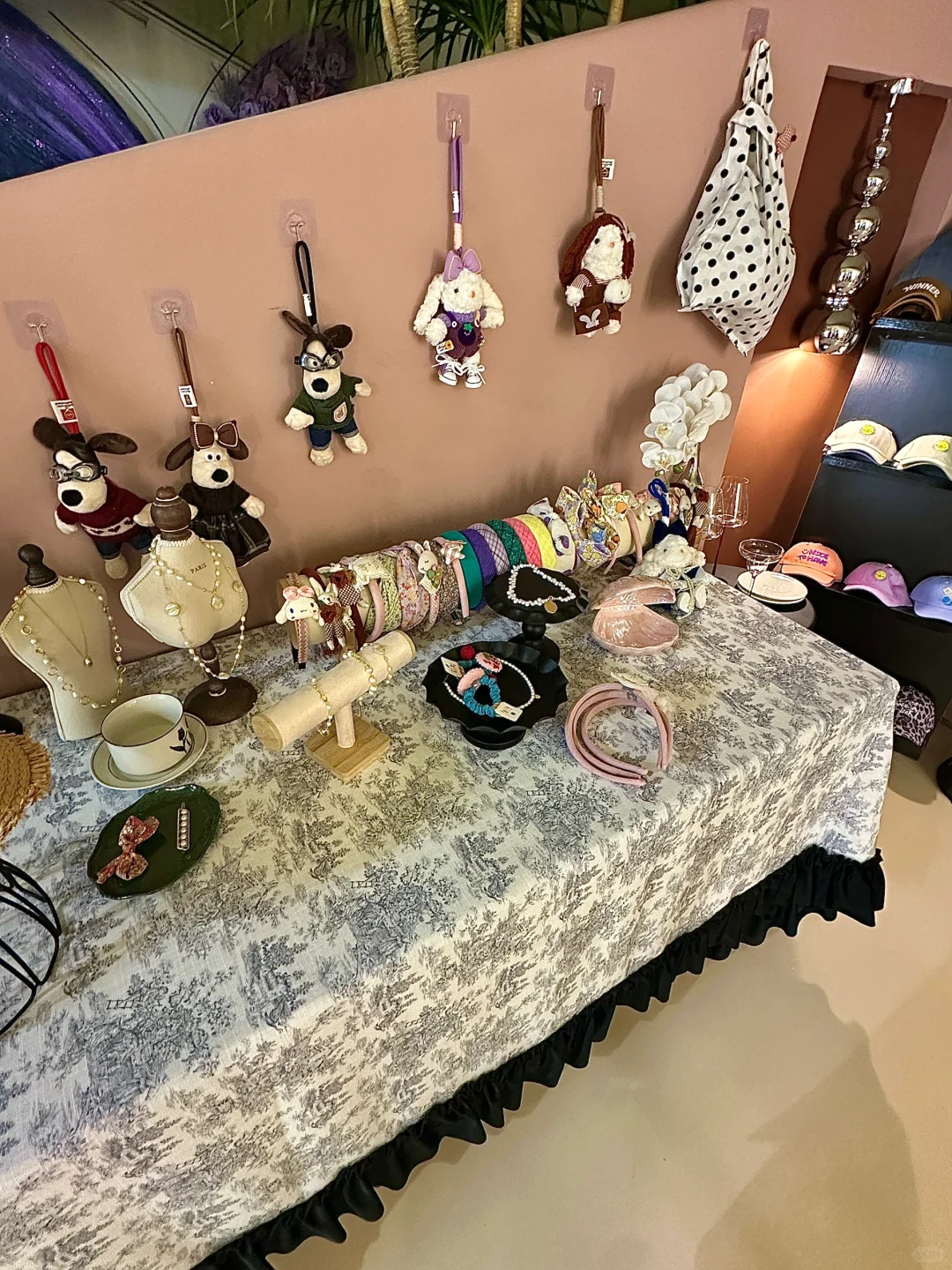 威海真不缺好逛的小店……一整面墙的挂件……