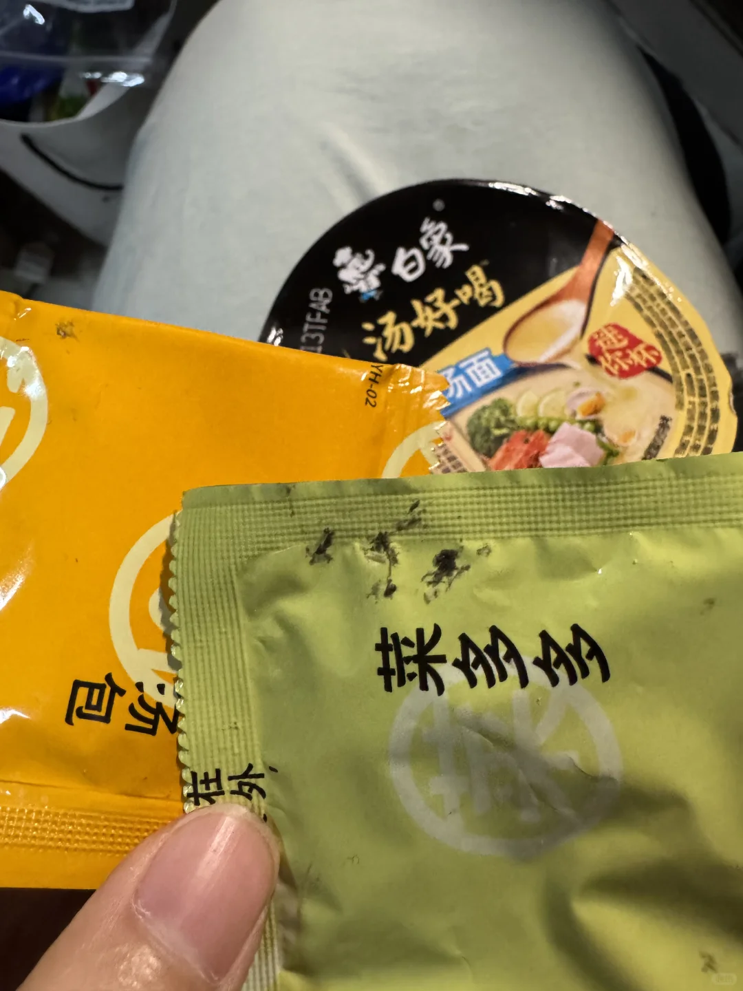 拆白象方便面拆出来了脏东西