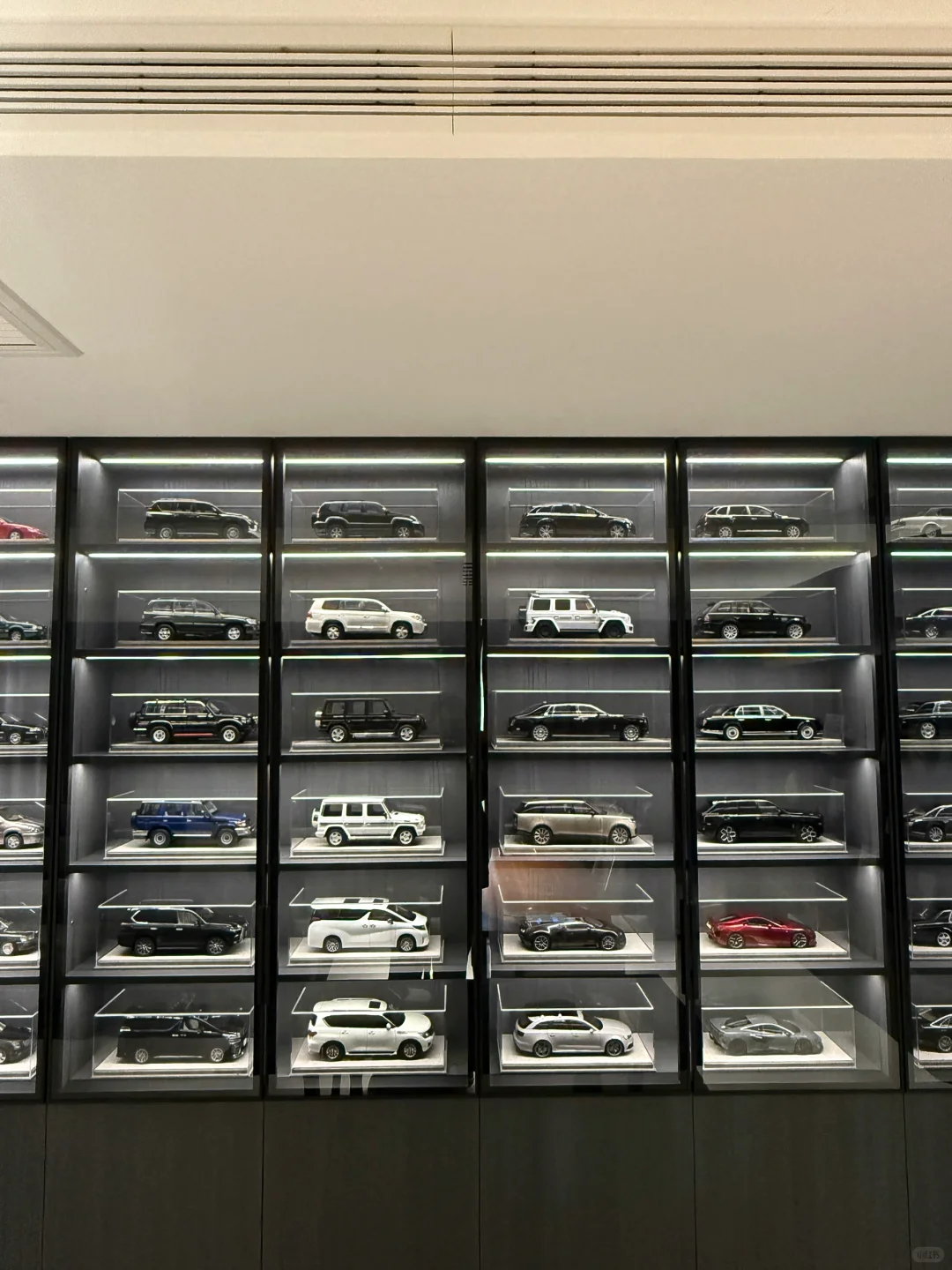 10年收藏 100辆汽车模型我的车库比4S店豪华