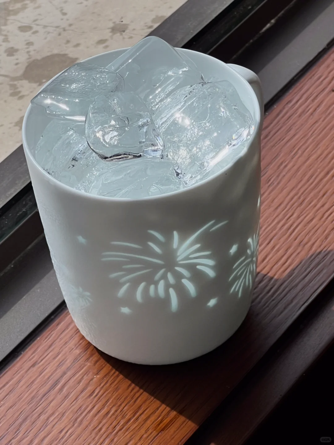 快看！！！我的杯子会发光！！！