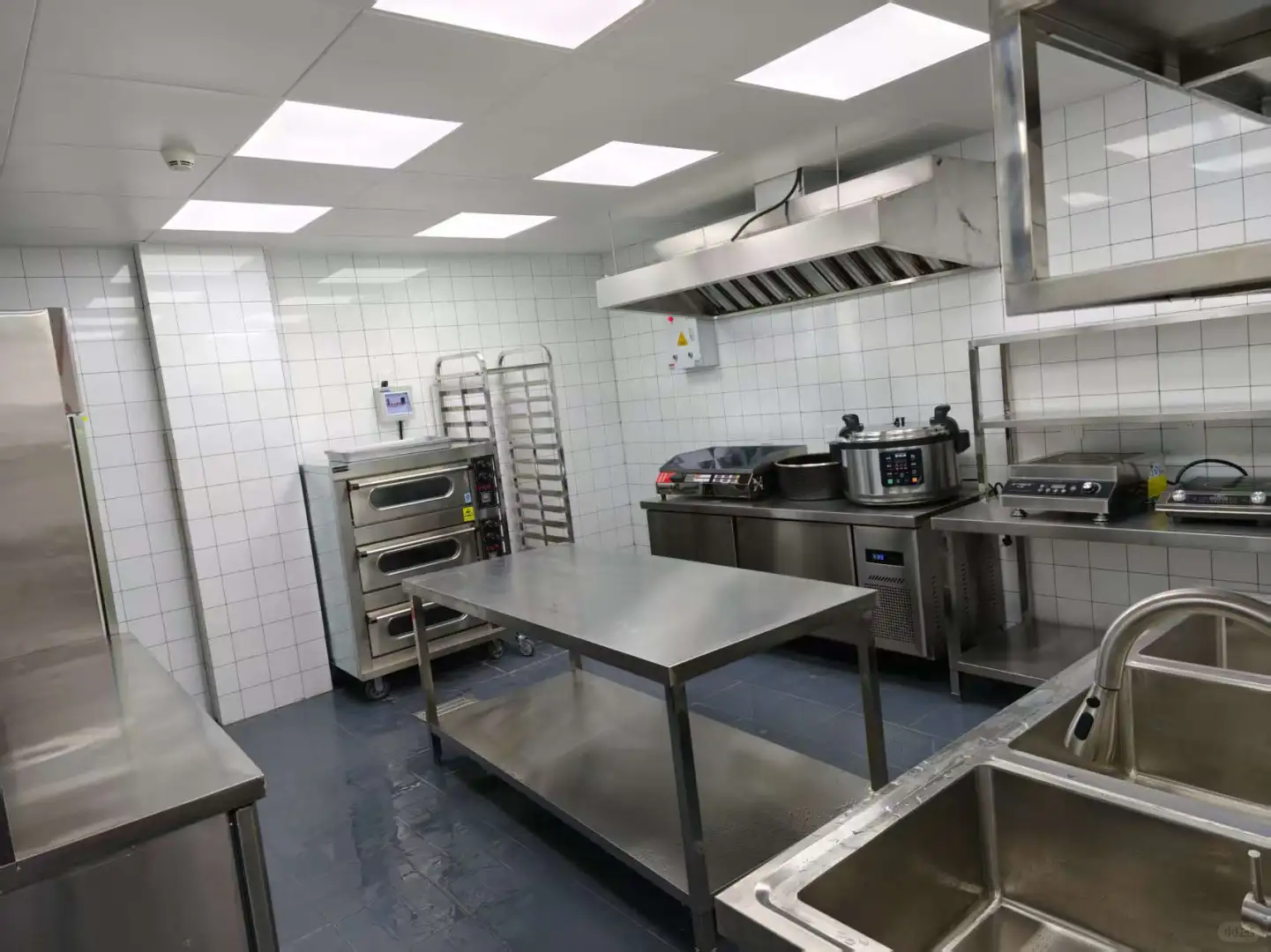 来晒一晒我们干净透明的后厨啦