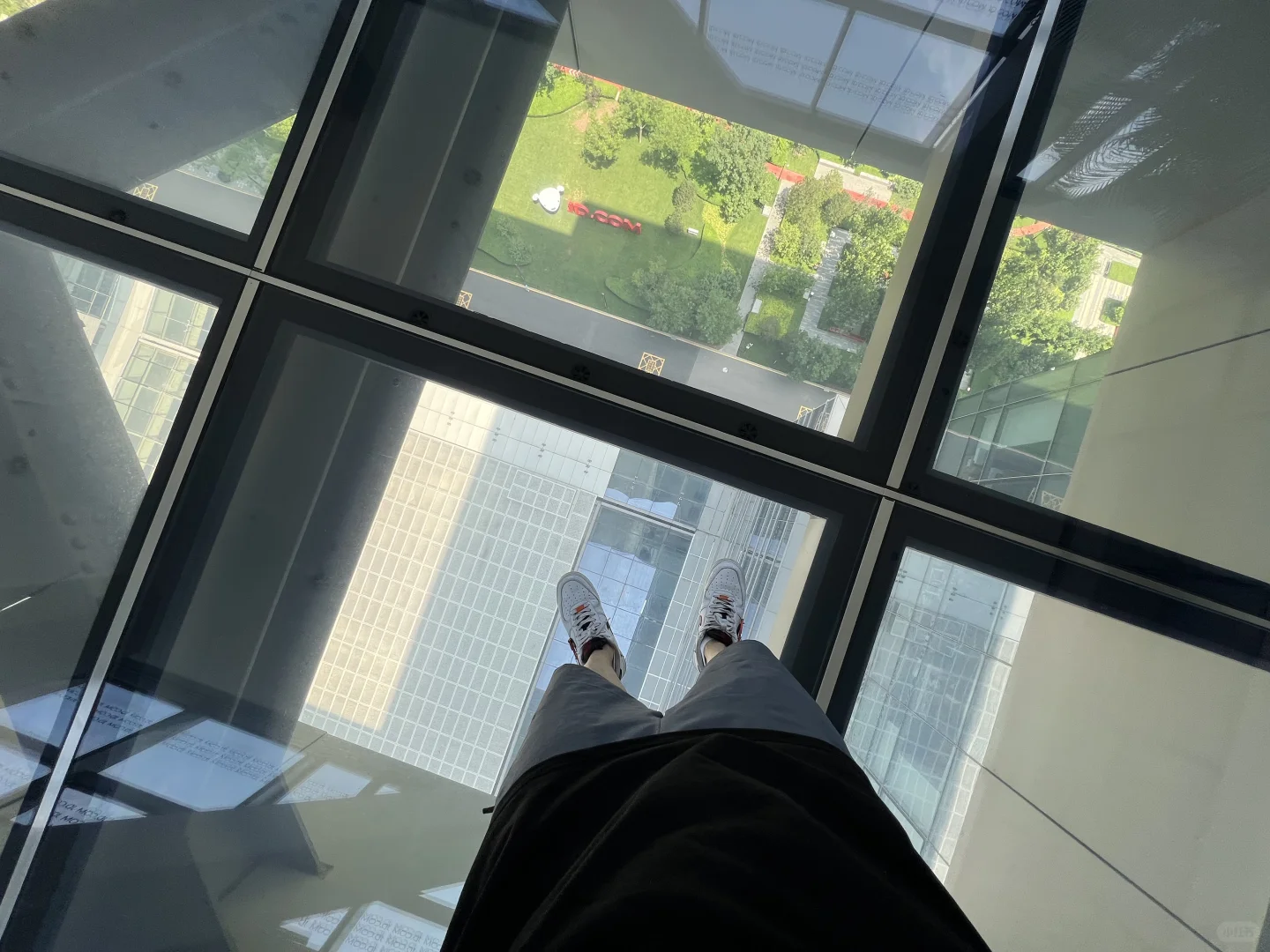 这座玻璃栈道也太美了！！