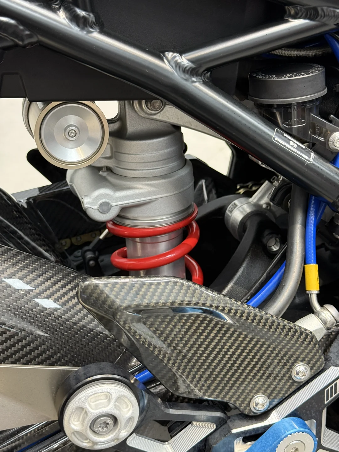 24年一首S1000RR满改雷霆套件 你的白月光？