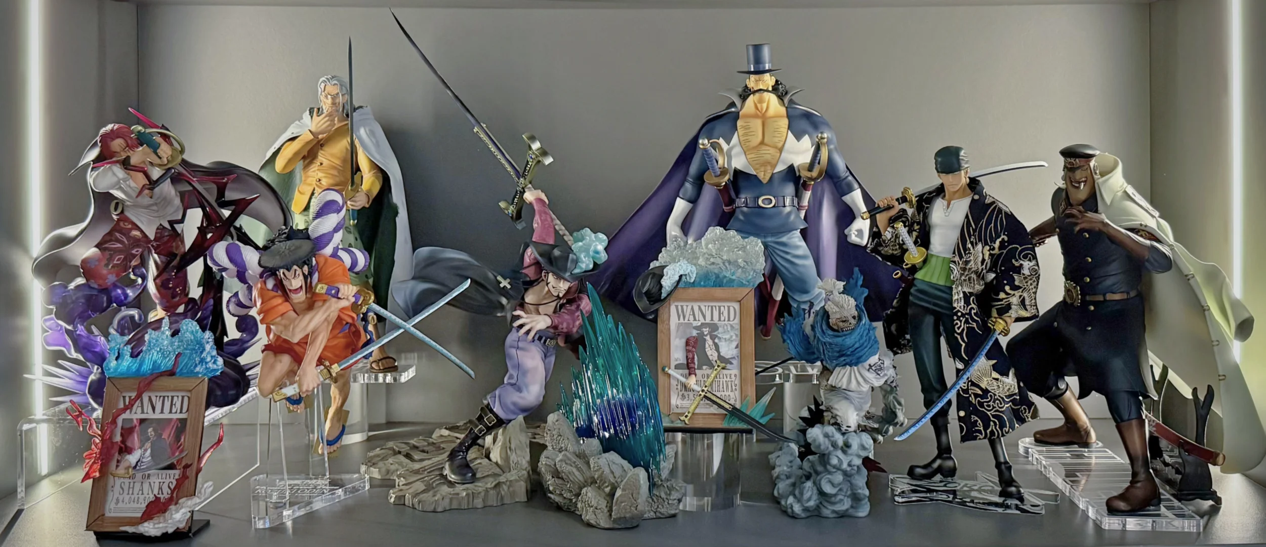 我的海贼王手办收藏（客厅柜）持续更新中……