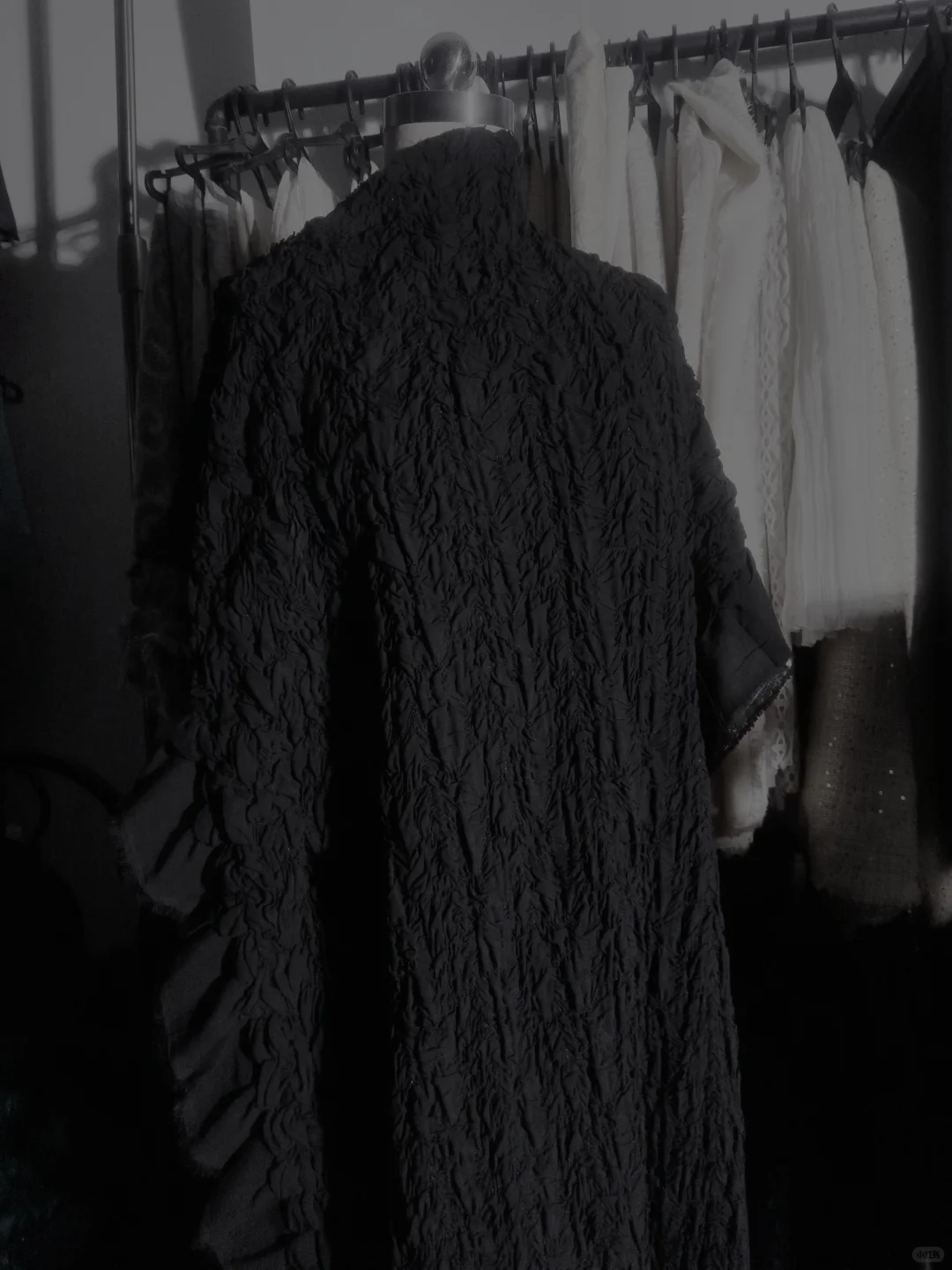 8元小众设计肌理感面料｜暗黑乱褶