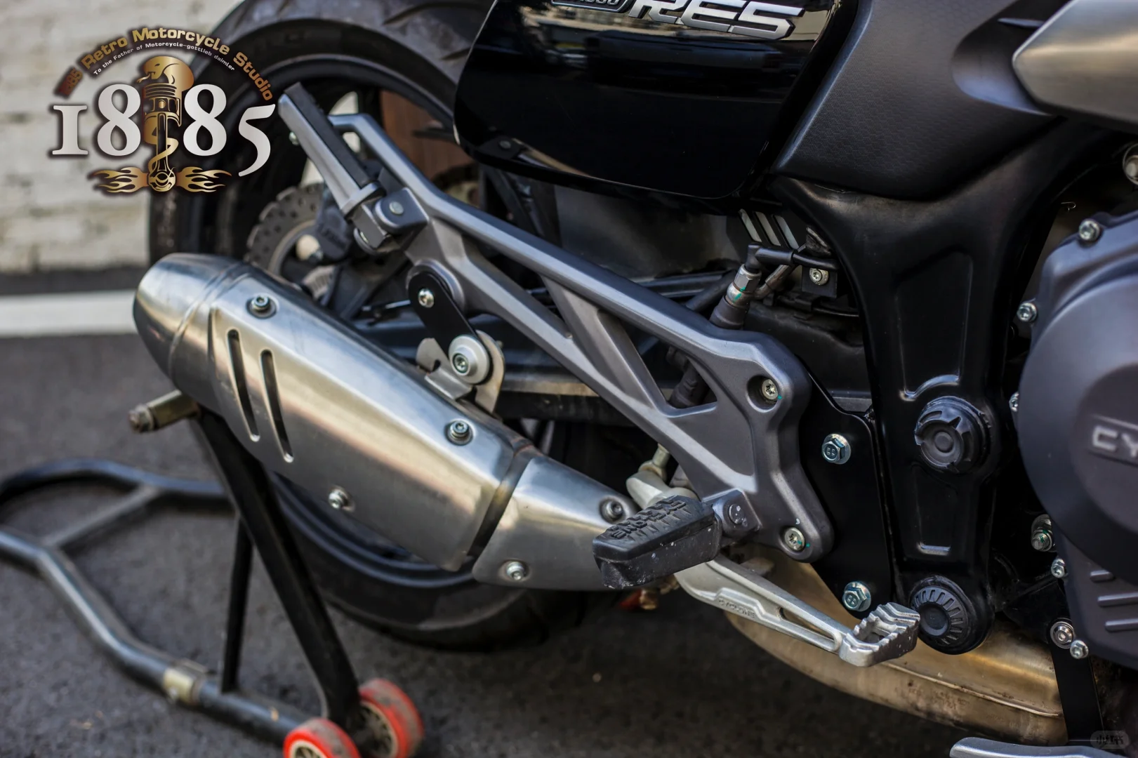 赛科龙Re560改Cafe Race套件