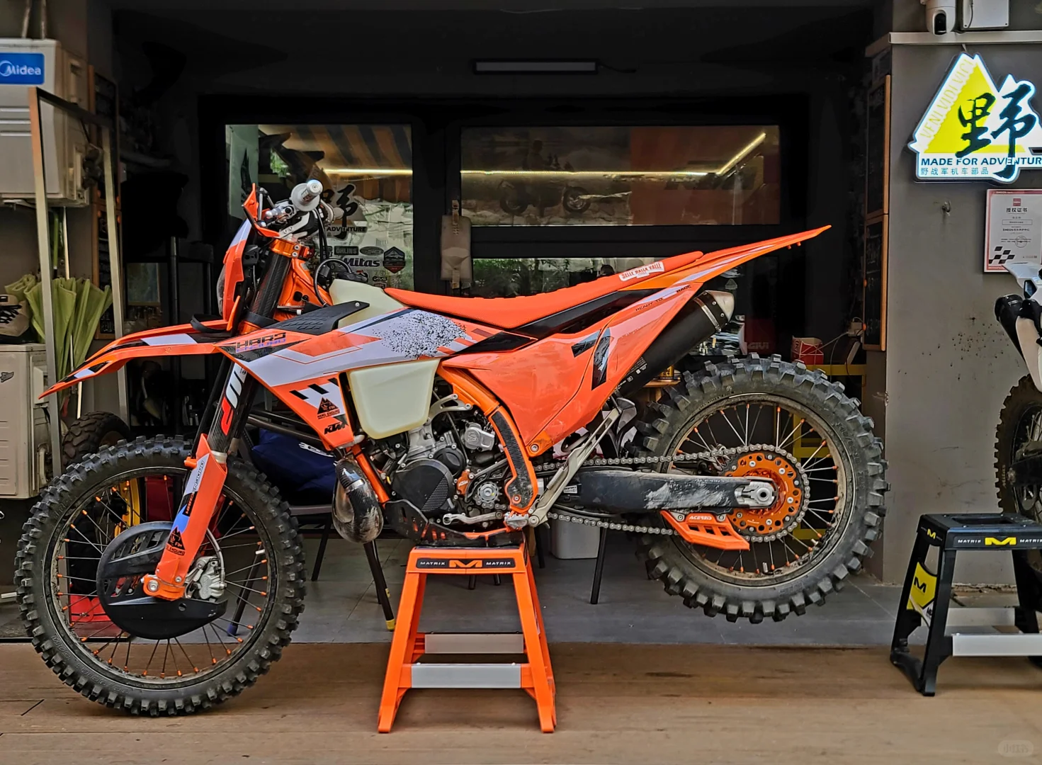 “座高-8CM的EXC长啥样?”-KTM EXC300 HE