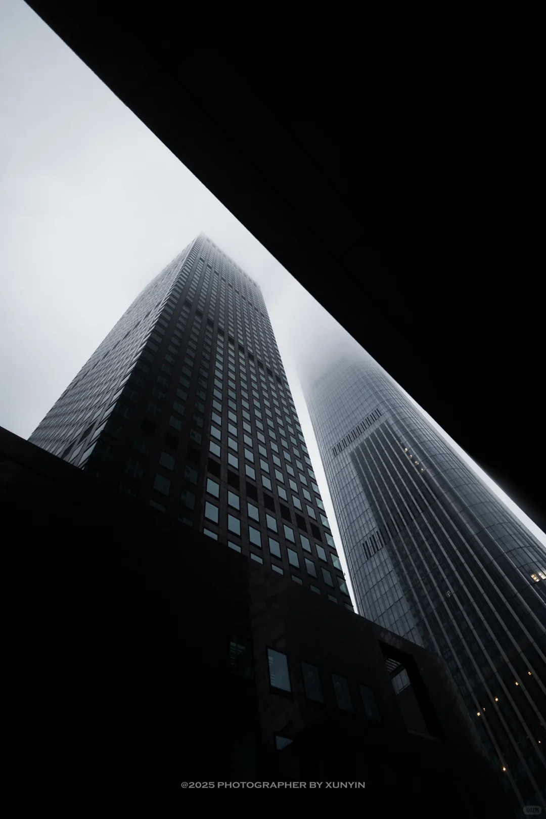 在暴雨中感受国贸的压迫感